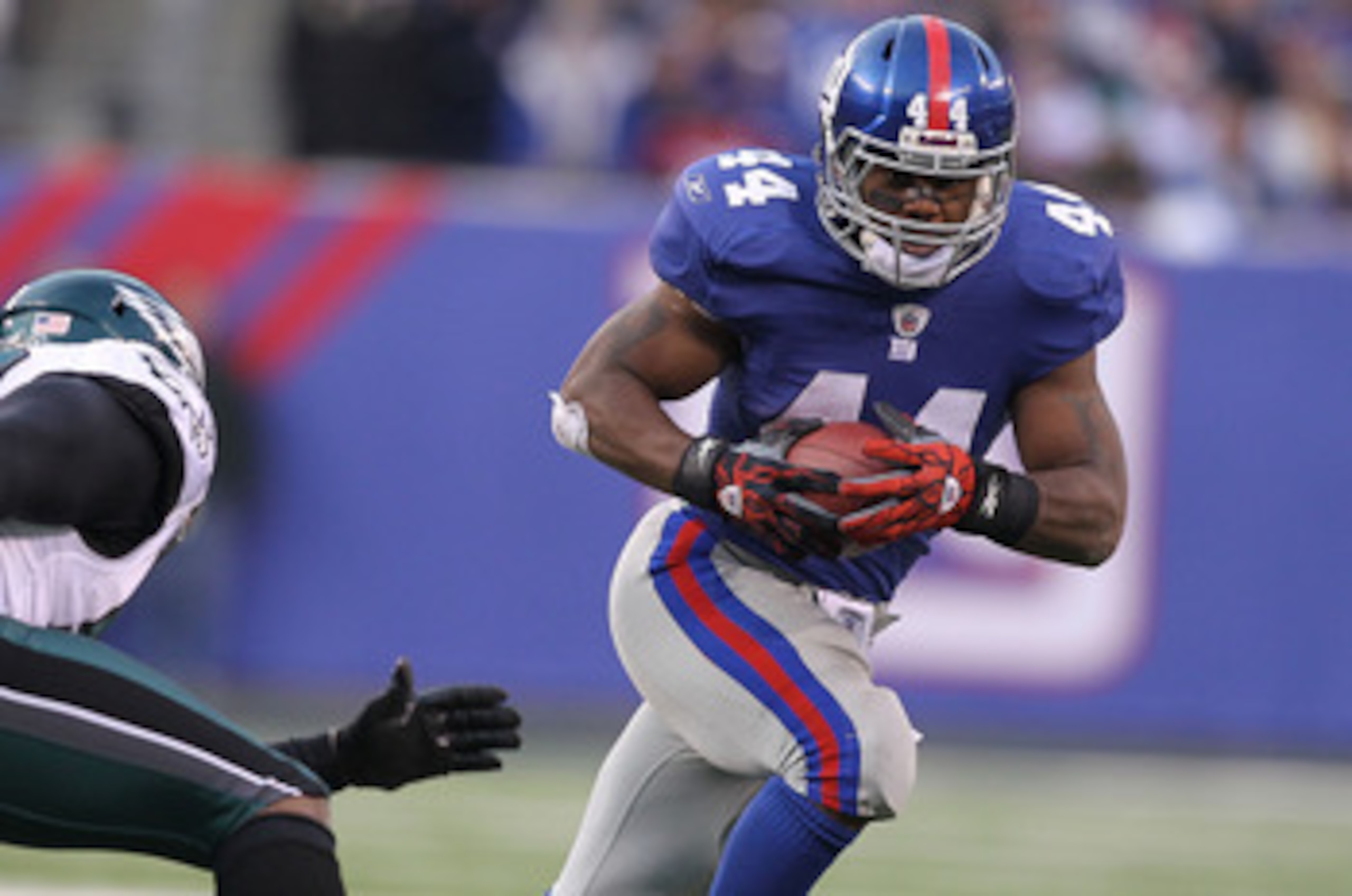 EAST RUTHERFORD, NJ - DECEMBER 19: Ahmad Bradshaw #44 of the New York Giants runs against the Philadelphia Eagles during their game on December 19, 2010 at The New Meadowlands Stadium in East Rutherford, New Jersey. (Photo by Al Bello/Getty Images) EAST RUTHERFORD, NJ - DECEMBER 19: Ahmad Bradshaw #44 of the New York Giants runs against the Philadelphia Eagles during their game on December 19, 2010 at The New Meadowlands Stadium in East Rutherford, New Jersey. (Photo by Al Bello/Getty Images)