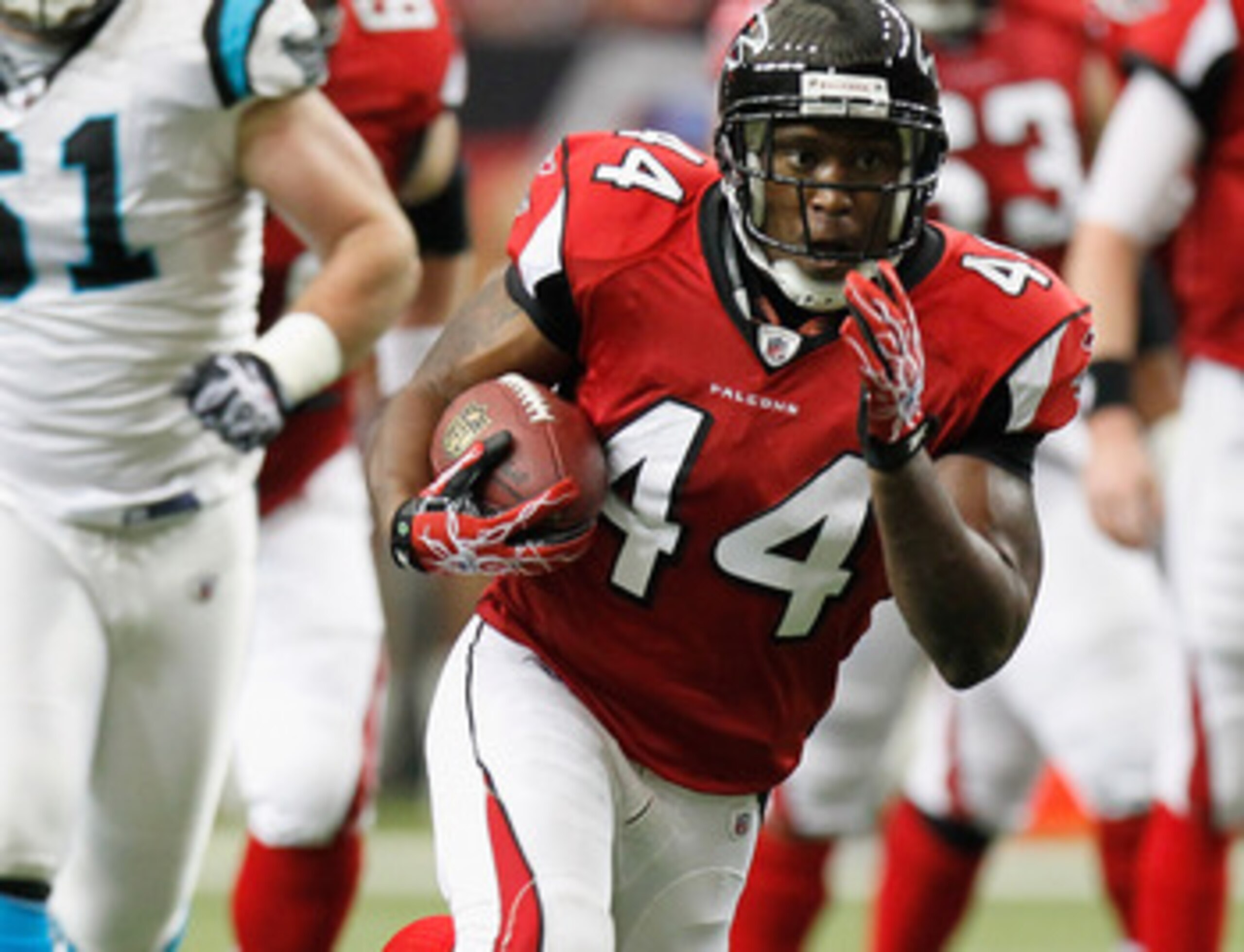ATLANTA, GA - JANUARY 02: Jason Snelling #44 of the Atlanta Falcons against the Carolina Panthers at Georgia Dome on January 2, 2011 in Atlanta, Georgia. (Photo by Kevin C. Cox/Getty Images) ATLANTA, GA - JANUARY 02: Jason Snelling #44 of the Atlanta Falcons against the Carolina Panthers at Georgia Dome on January 2, 2011 in Atlanta, Georgia. (Photo by Kevin C. Cox/Getty Images)
