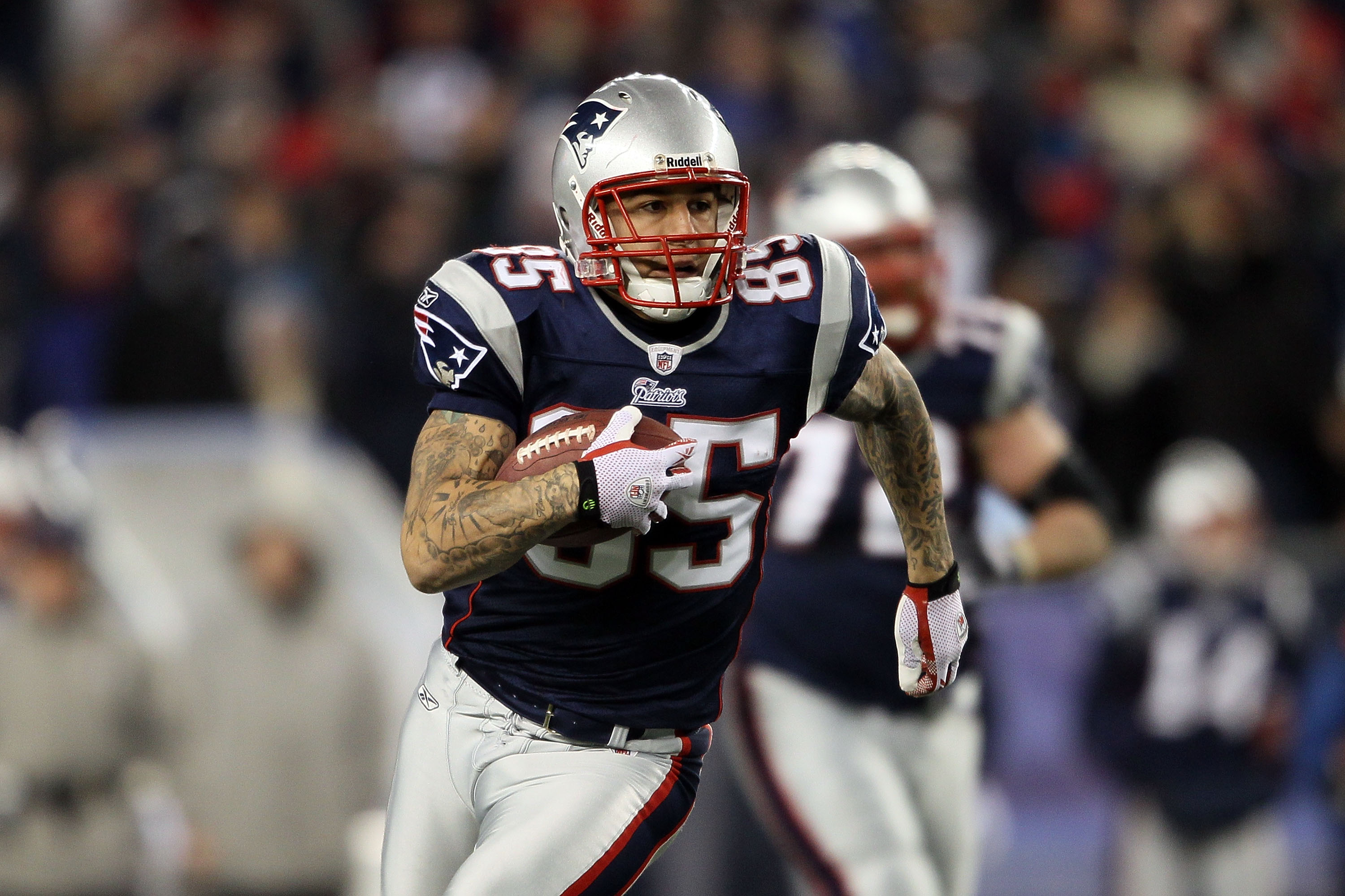 FOXBORO, MA - DECEMBER 06:  Tight end Aaron Hernandez #85 of the New England Patriots runs for yards after the catch against the New York Jets at Gillette Stadium on December 6, 2010 in Foxboro, Massachusetts. The Patriots won 45-3.  (Photo by Elsa/Getty