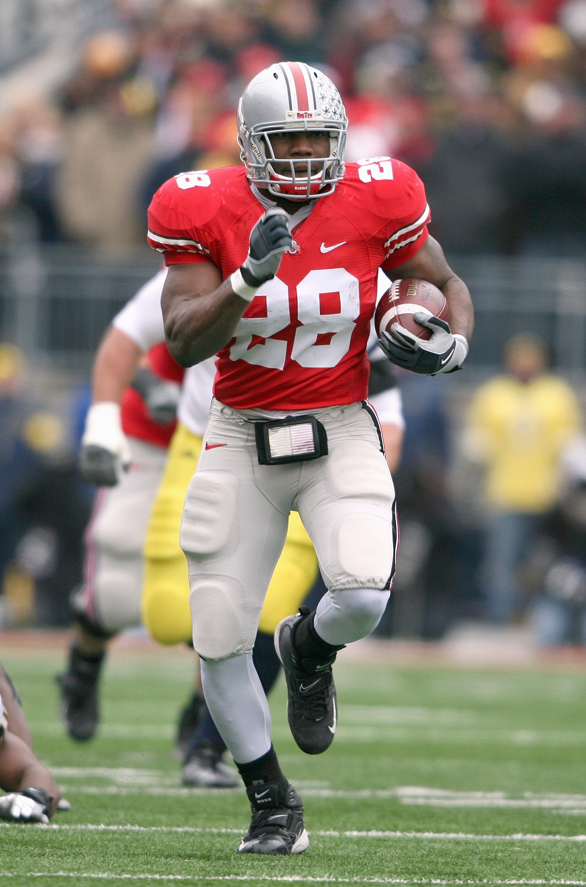 COLUMBUS, OH - NOVEMBER 22: Chris Wells #28 of the Ohio State Buckeyes carries the ball during the Big Ten Conference game against the Michigan Wolverines at Ohio Stadium on November 22, 2008 in Columbus, Ohio.  (Photo by Andy Lyons/Getty Images)