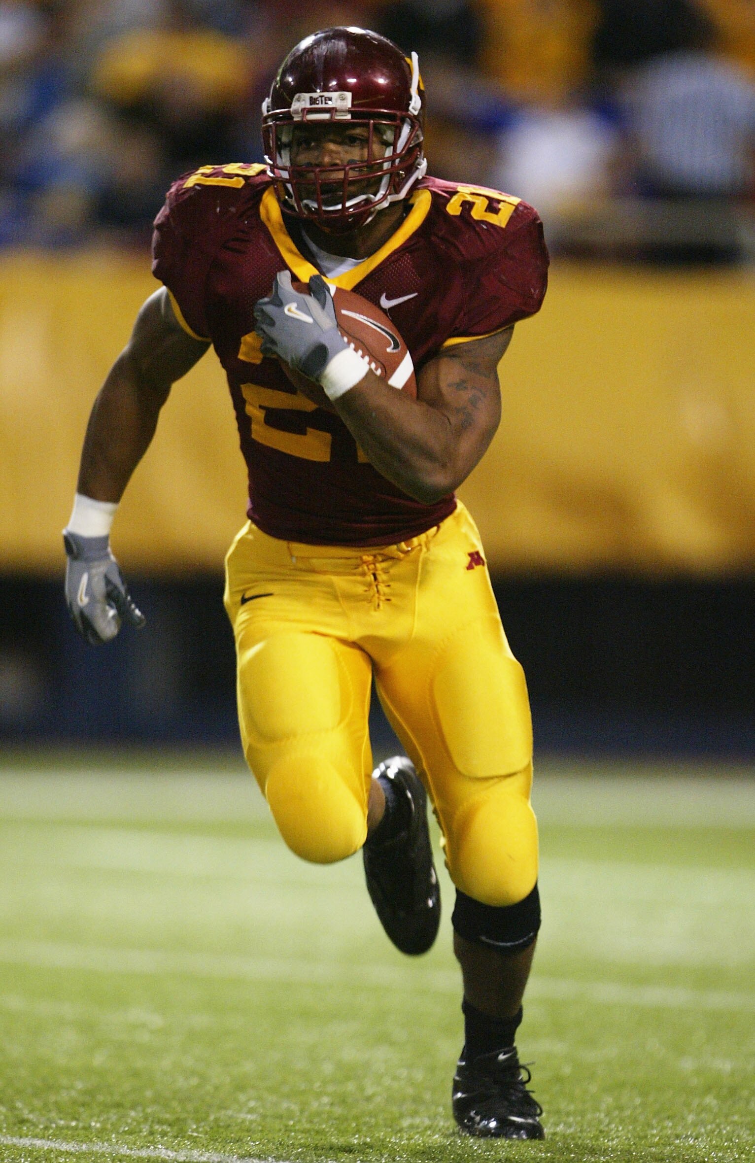 MINNEAPOLIS - OCTOBER 23:  Running back Marion Barber III #21 of Minnesota carries the ball against Illinois at the Hubert H. Humphrey Metrodome on October 23, 2004 in Minneapolis, Minnesota. Minnesota defeated Illinois 45-0. (Photo by Jeff Gross/Getty Im