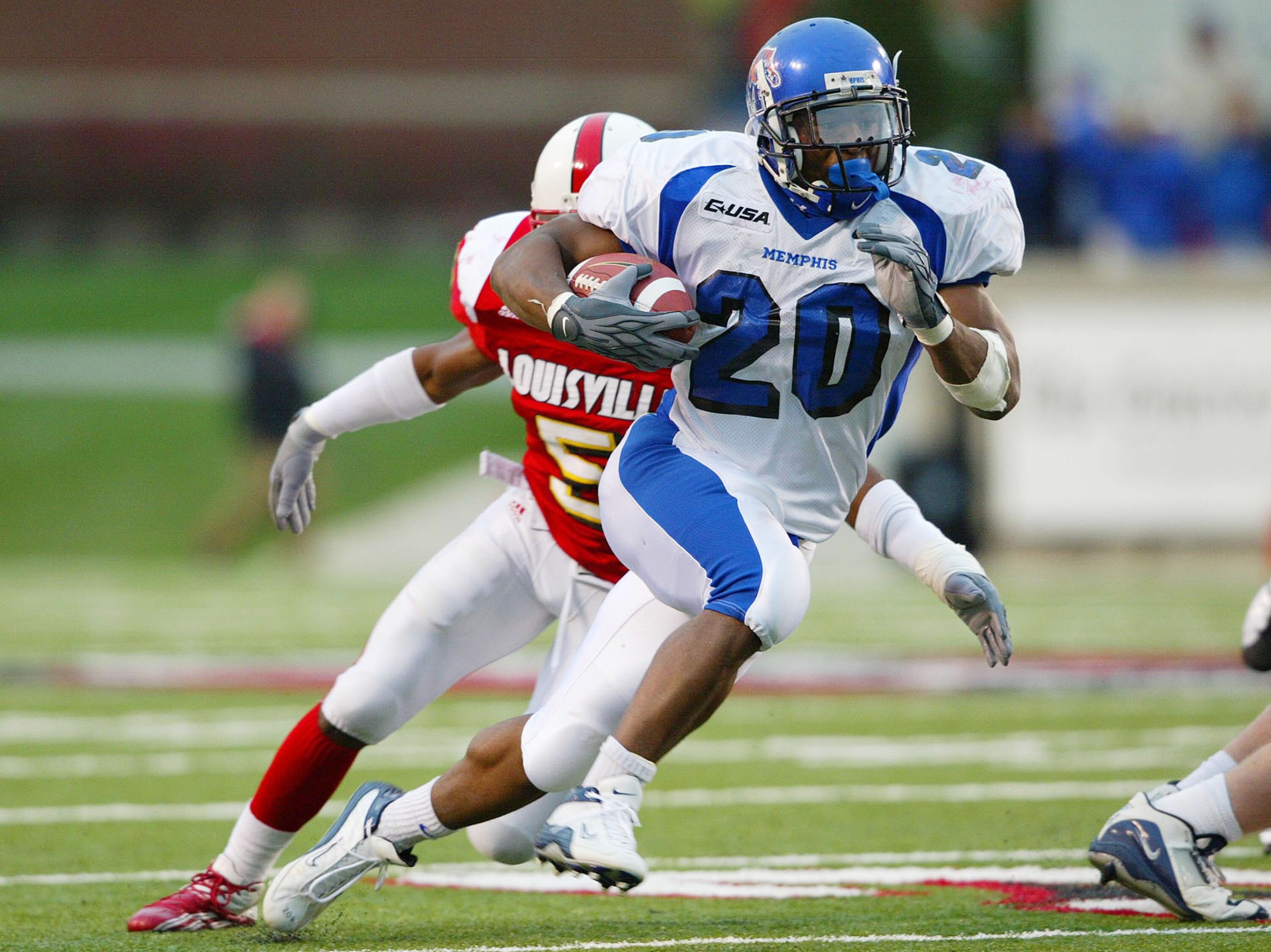 LOUISVILLE, KENTUCKY - NOVEMBER 15:  DeAngelo Williams #20 of Memphisruns with the ball against Louisville on November15, 2003 at Papa John's Stadium in Louisville, Kentucky. (Photo by Andy Lyons/Getty Images)