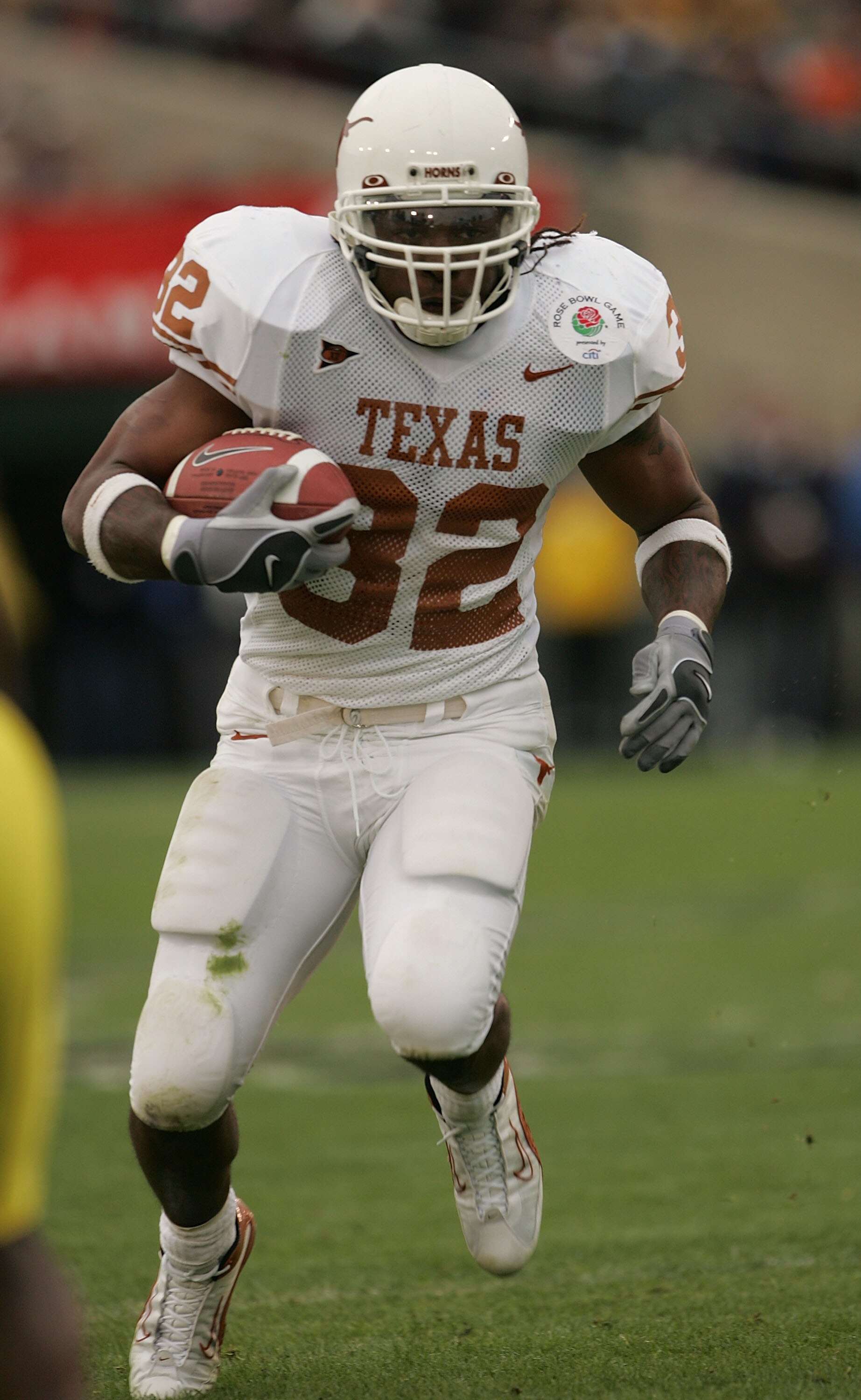 PASADENA, CA - JANUARY 01:  Running back Cedric Benson #32 of the Texas Longhorns makes his way up field against the Michigan Wolverines in the 91st Rose Bowl Game at the Rose Bowl on January 1, 2005 in Pasadena, California.   (Photo by Donald Miralle/Get