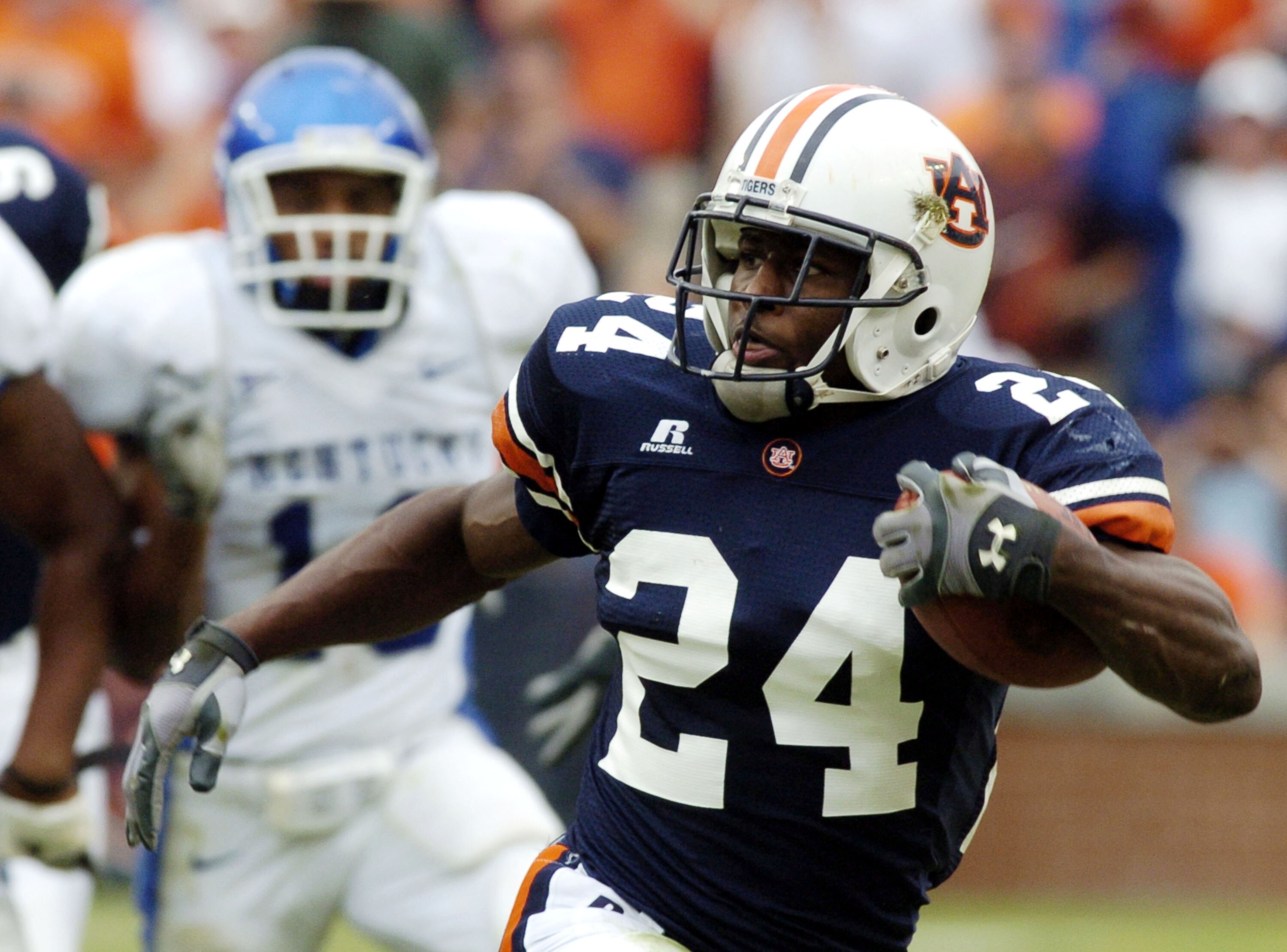 AUBURN, AL - OCTOBER 23:  Carnell Williams #24 of Auburn Tigers runs for a first down against Kentucky Wildcats on October 23, 2004 at Jordan-Hare stadium in Auburn, Alabama. Auburn defeated Kentucky 41-10.  (Photo by Chris Graythen/Getty Images)
