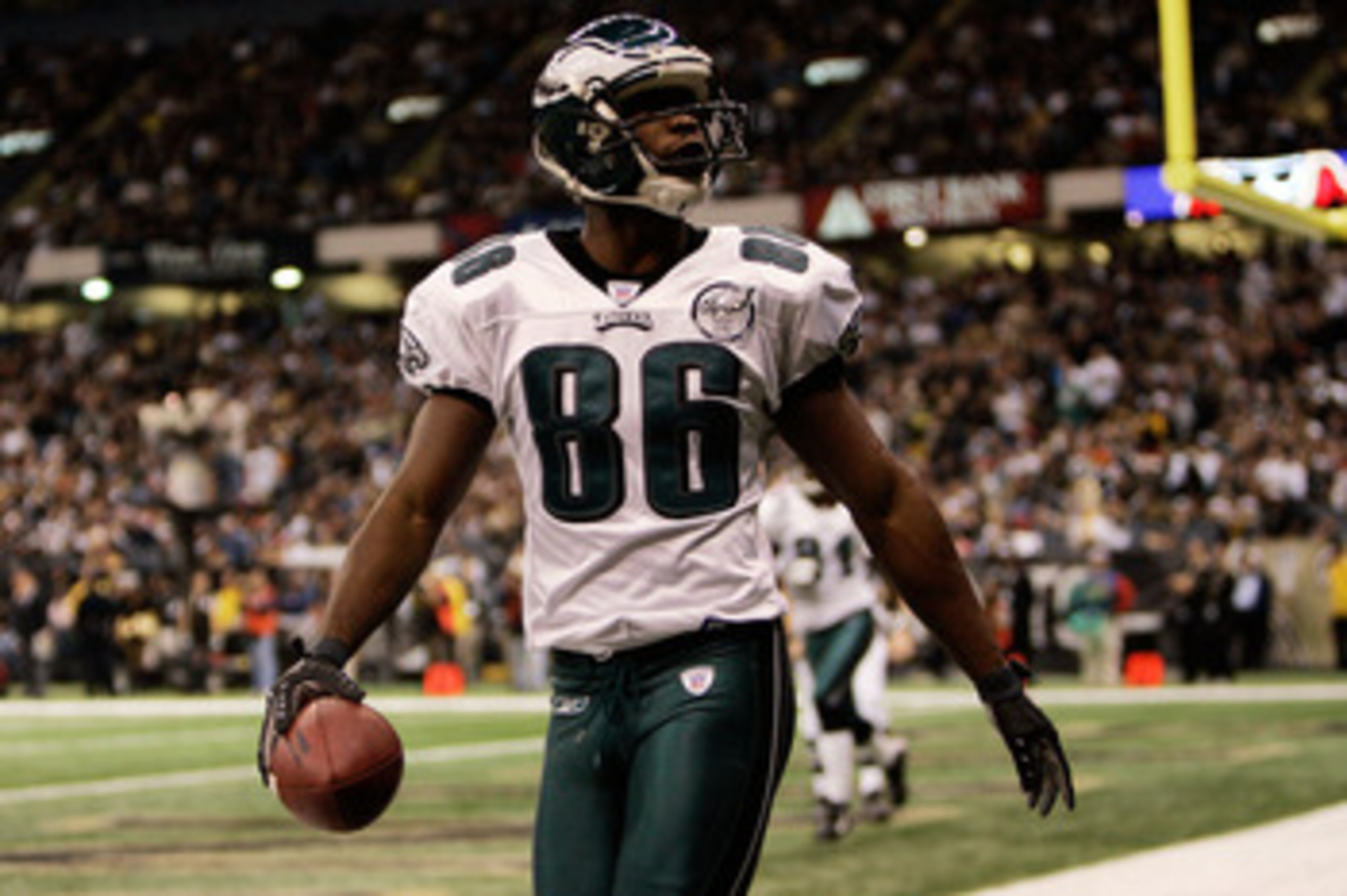 NEW ORLEANS - DECEMBER 23:  Reggie Brown #86 of the Philadelphia Eagles celebrates after scoring a touchdown against the New Orleans Saints on December 23, 2007 at the Louisiana Superdome in New Orleans, Louisiana.  (Photo by Chris Graythen/Getty Images)