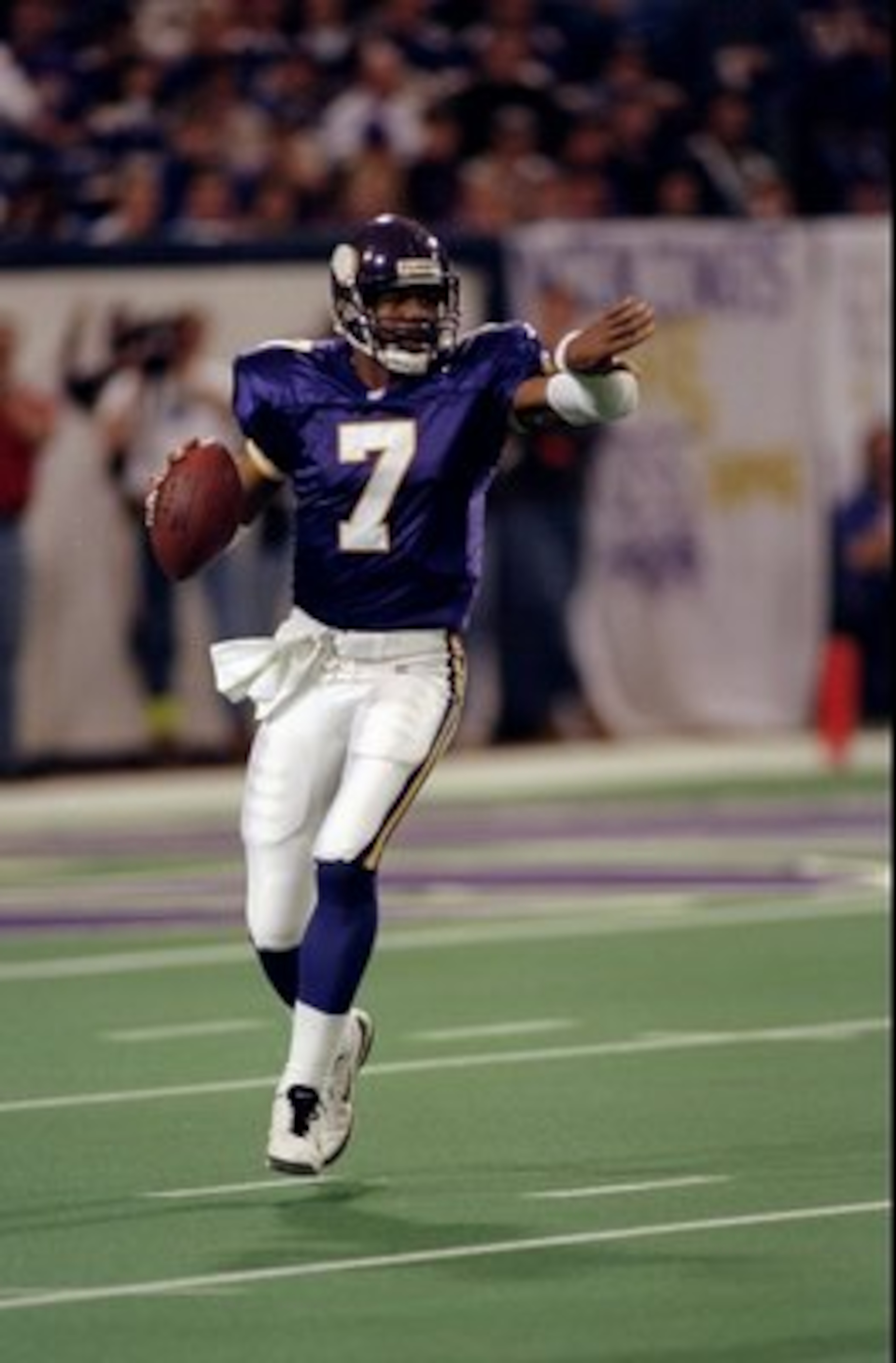 22 Nov 1998:  Quarterback Randall Cunningham #7 of the Minnesota Vikings in action during the game against the Green Bay Packers at the HHH Metrodome in Minneapolis, Minnesota. The Vikings defeated the Packers 28-14. Mandatory Credit: Jonathan Daniel  /Al