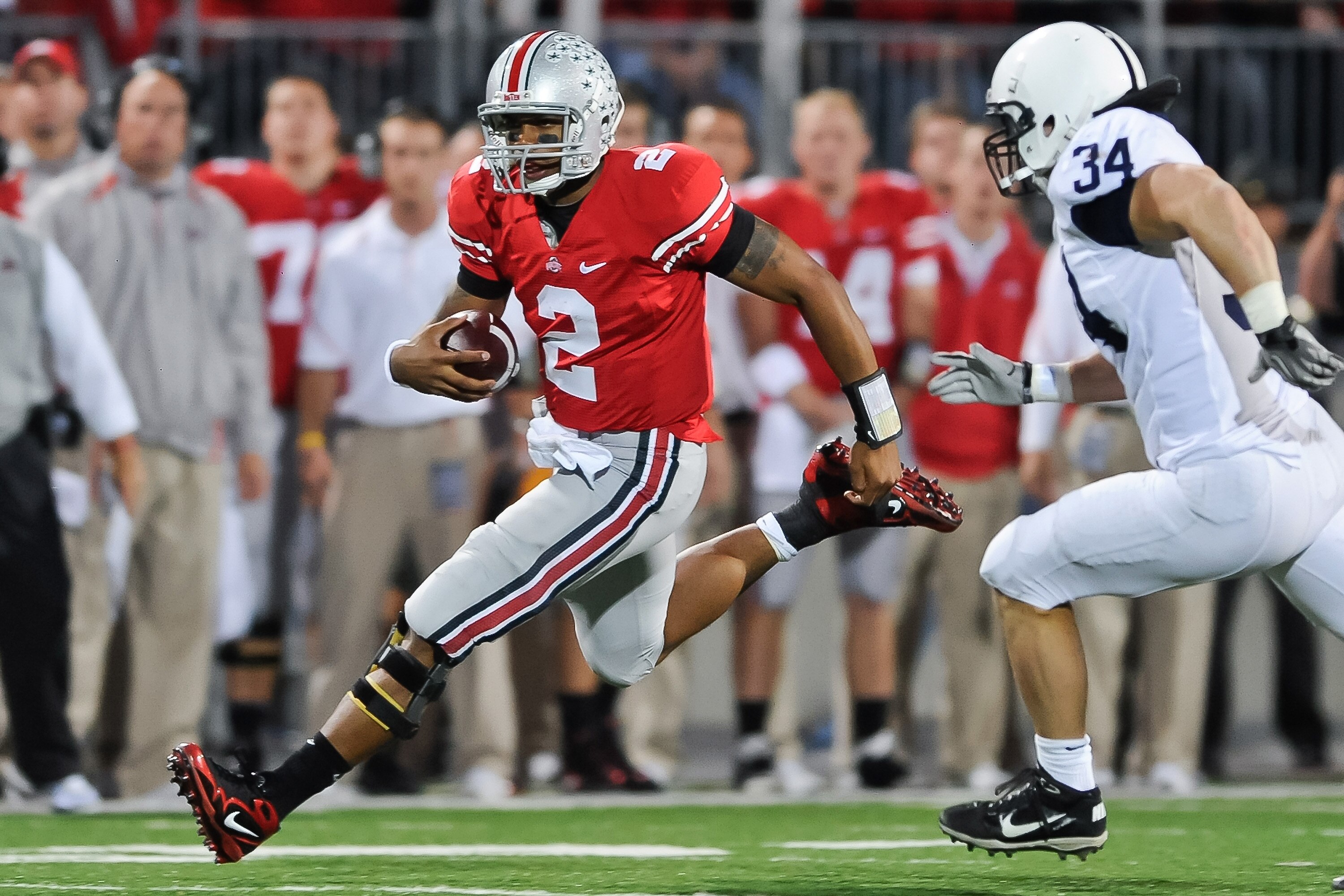 COLUMBUS, OH - NOVEMBER 13:  Quarterback Terrelle Pryor #2 of the Ohio State Buckeyes runs with the ball against the Penn State Nittany Lions at Ohio Stadium on November 13, 2010 in Columbus, Ohio.  (Photo by Jamie Sabau/Getty Images)