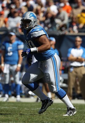 CHICAGO - SEPTEMBER 12: Ndamukong Suh #90 of the Detroit Lions chases a runner against the Chicago Bears during the NFL season opening game at Soldier Field on September 12, 2010 in Chicago, Illinois. The Bears defeated the Lions 19-14. (Photo by Jonathan