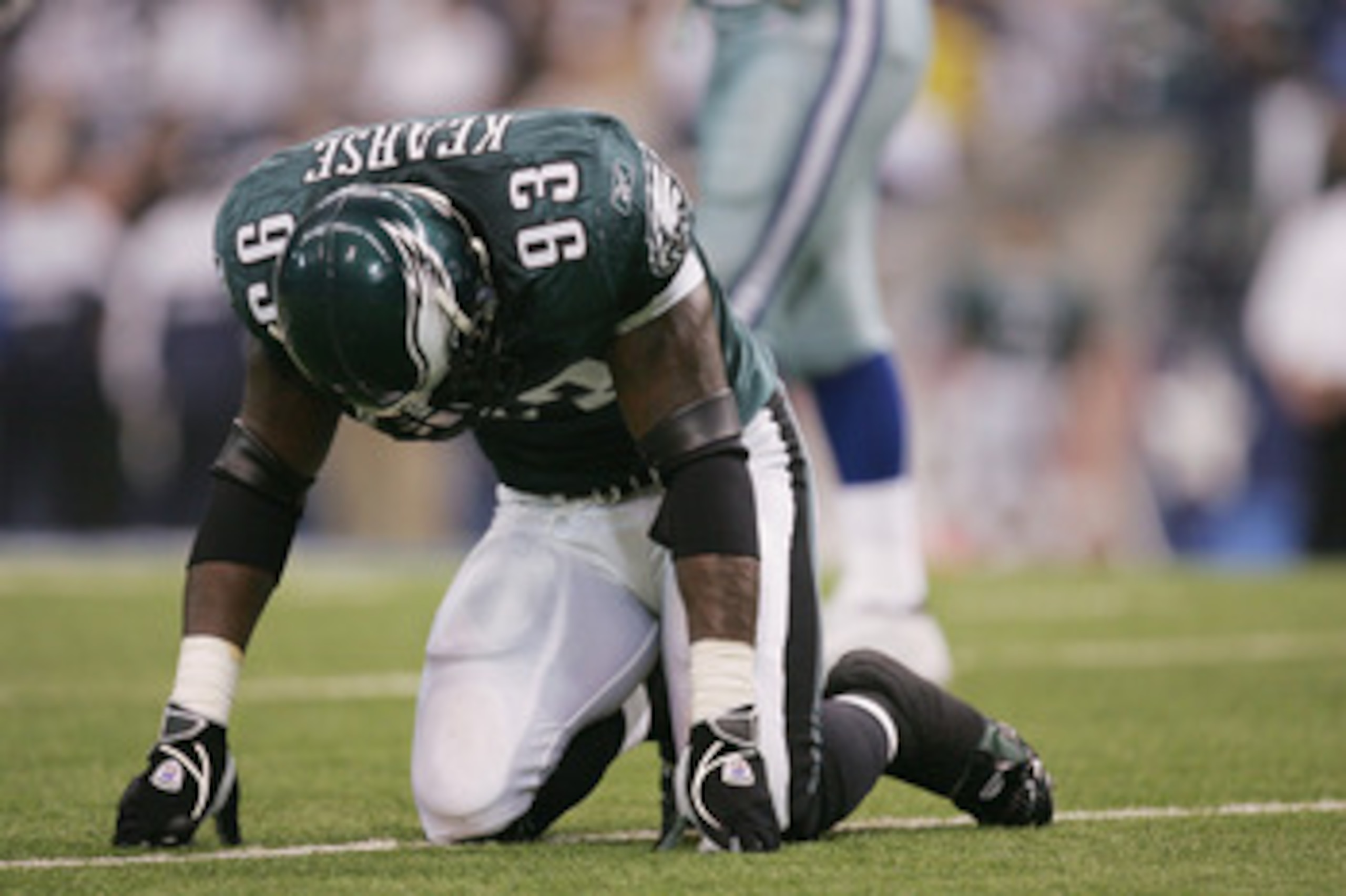 IRVING, TX - NOVEMBER 15:  Defensive end Jevon Kearse #93 of the Philadelphia Eagles kneels on the turf while facing the Dallas Cowboys on November 15, 2004 at Texas Stadium in Irving, Texas.   The Eagles defeated the Cowboys 49-21.  (Photo by Ronald Mart