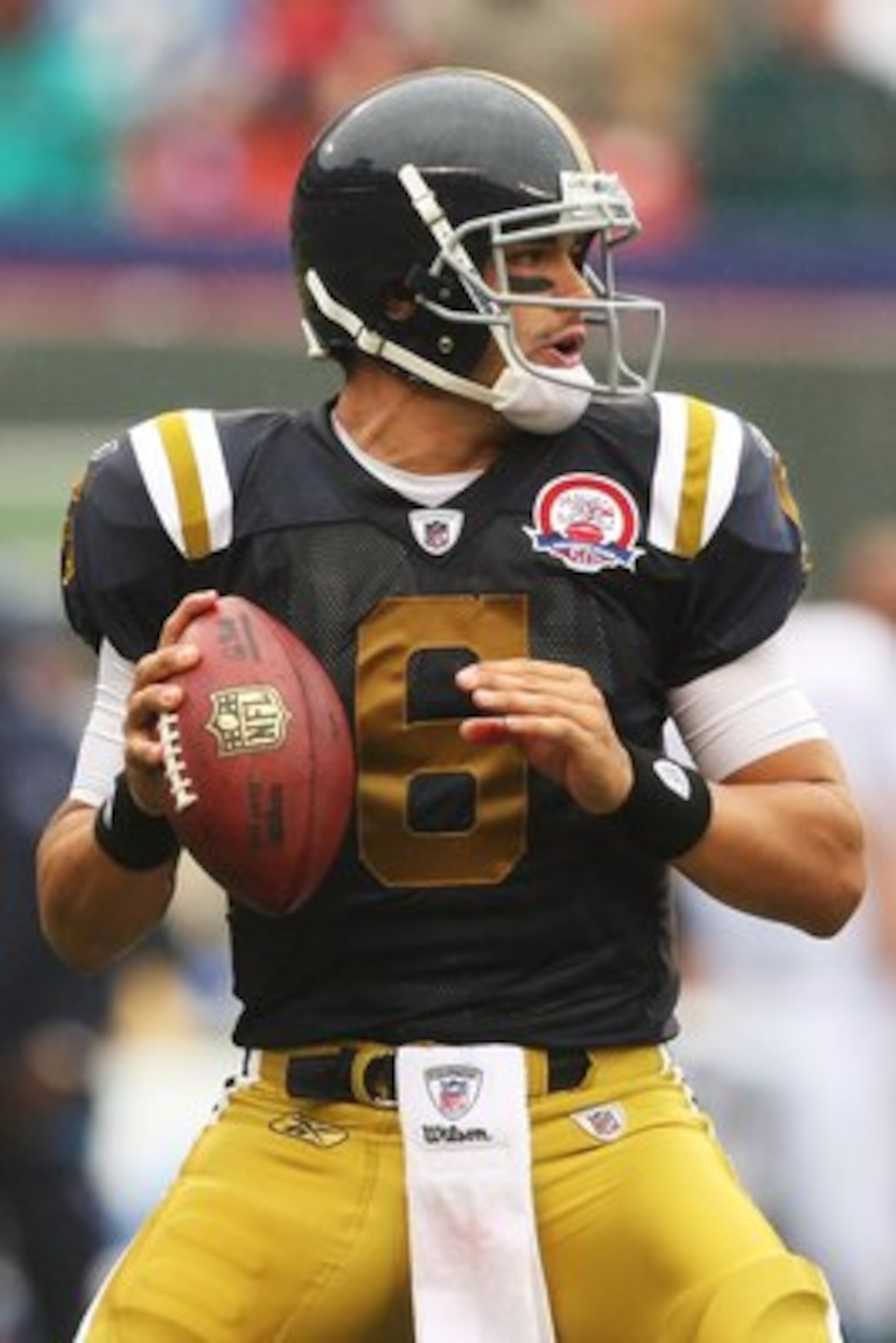 EAST RUTHERFORD, NJ - SEPTEMBER 27:  Mark Sanchez #6 of The New York Jets passes against The Tennessee Titans during their game on September 27, 2009 at Giants Stadium in East Rutherford, New Jersey.  (Photo by Al Bello/Getty Images)