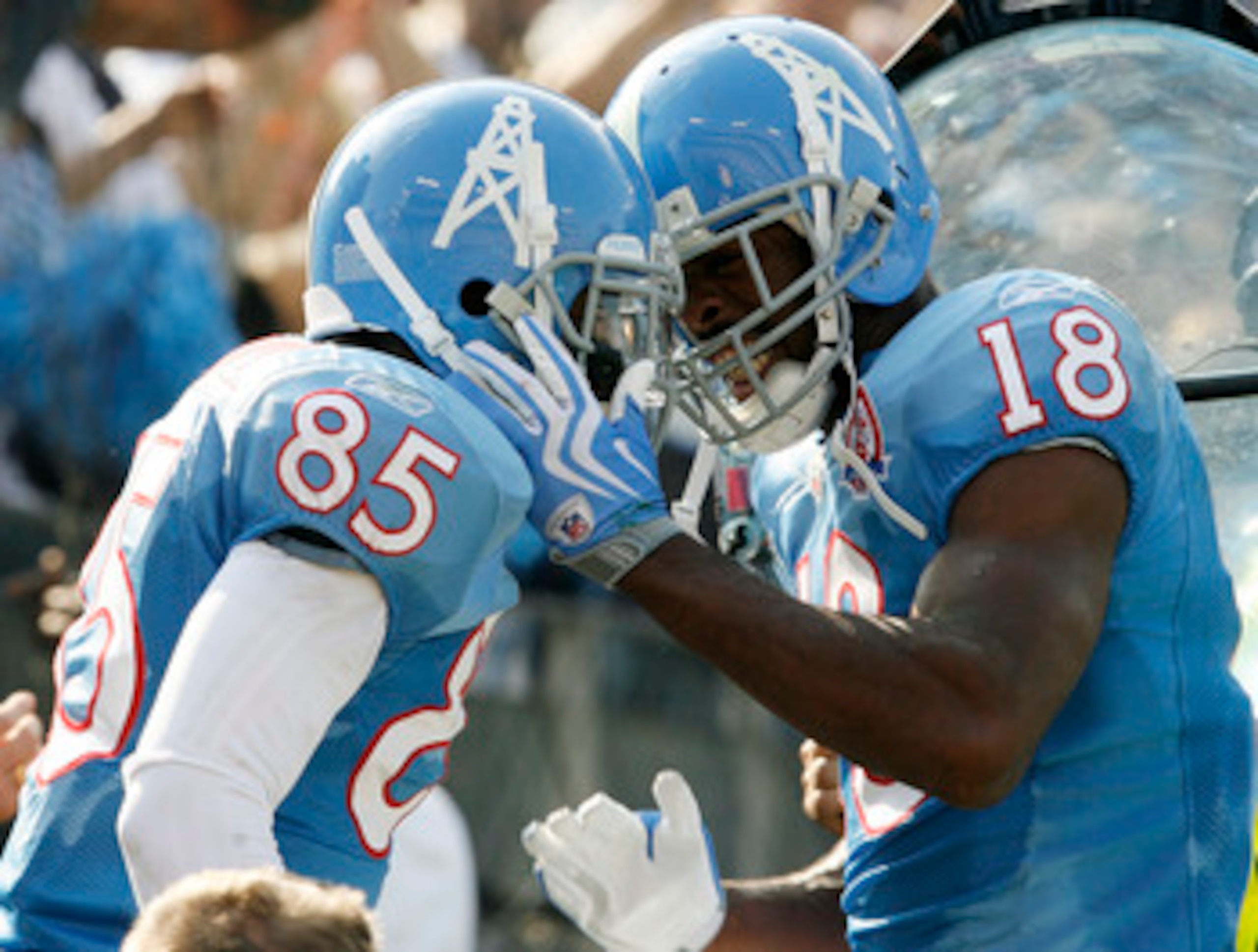 NASHVILLE, TN - NOVEMBER 15:  Nate Washington #85 of the Tennessee Titans celebrates with Kenny Britt  #18 after scoring a touchdown against the Buffalo Bills in their NFL game at LP Field on November 15, 2009 in Nashville, Tennessee.    (Photo by John So