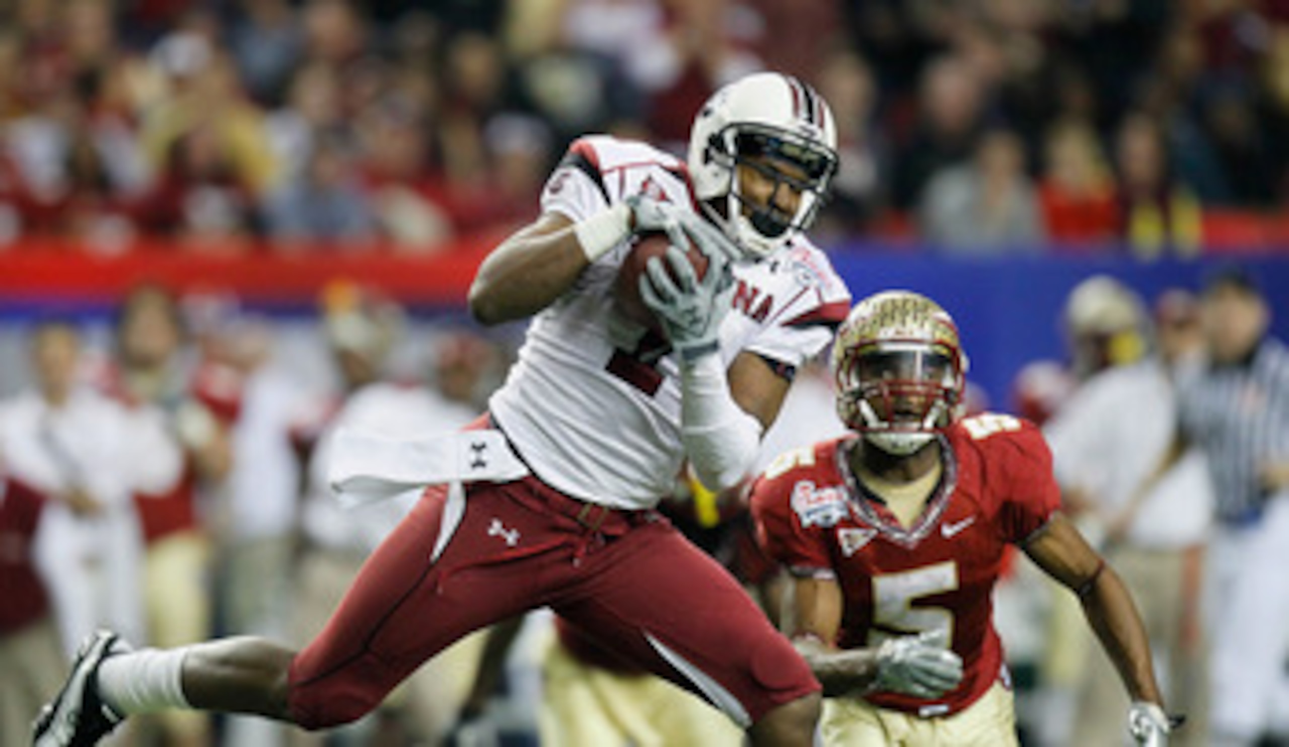 ATLANTA, GA - DECEMBER 31:  Alshon Jeffery #1 of the South Carolina Gamecocks pulls in this reception against Greg Reid #5 of the Florida State Seminoles during the 2010 Chick-fil-A Bowl at Georgia Dome on December 31, 2010 in Atlanta, Georgia.  (Photo by