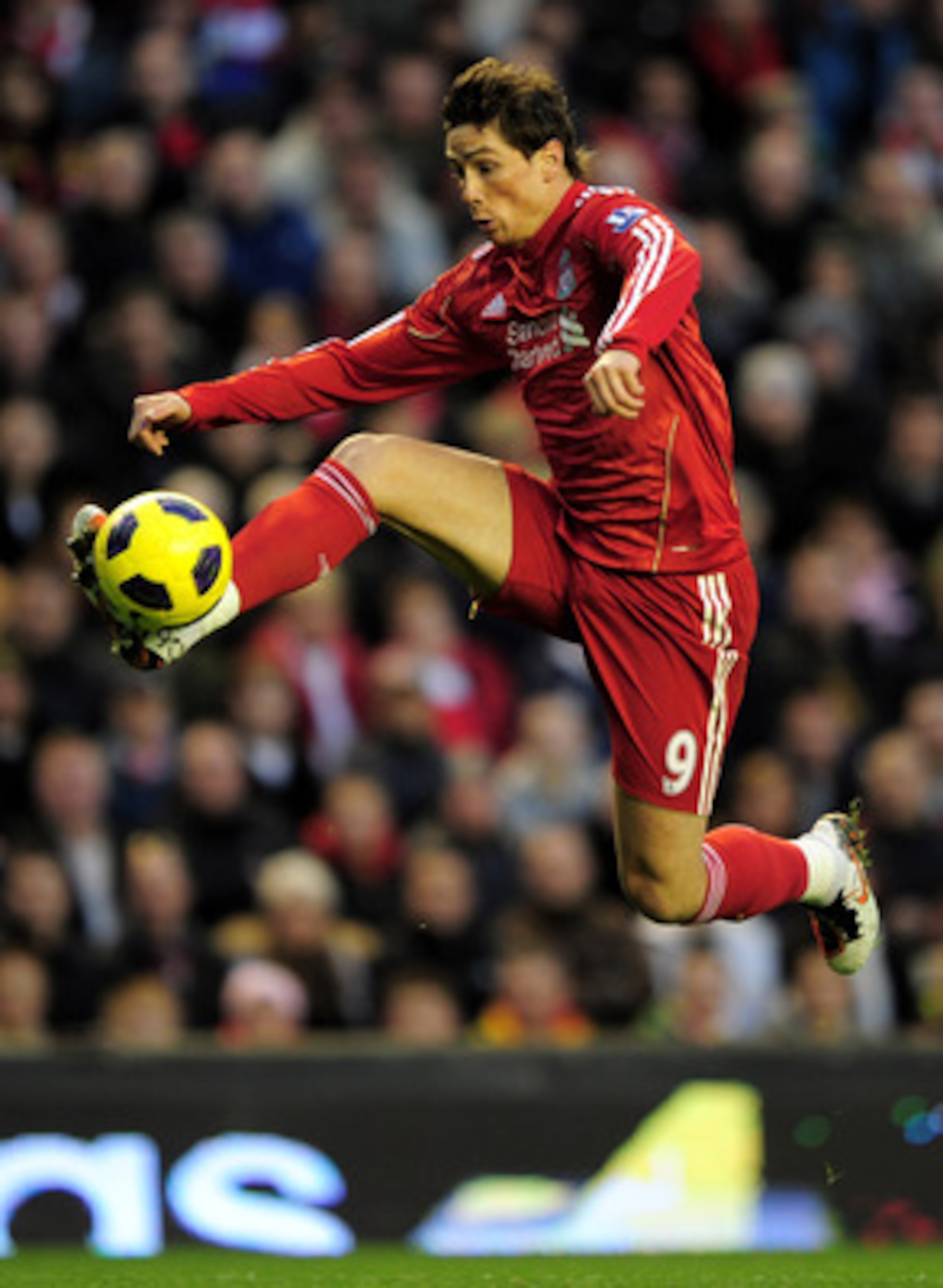 LIVERPOOL, ENGLAND - NOVEMBER 07: Fernando Torres of Liverpool wins the ball during the Barclays Premier League match between Liverpool and Chelsea at Anfield on November 7, 2010 in Liverpool, England. (Photo by Shaun Botterill/Getty Images) LIVERPOOL, ENGLAND - NOVEMBER 07: Fernando Torres of Liverpool wins the ball during the Barclays Premier League match between Liverpool and Chelsea at Anfield on November 7, 2010 in Liverpool, England. (Photo by Shaun Botterill/Getty Images)