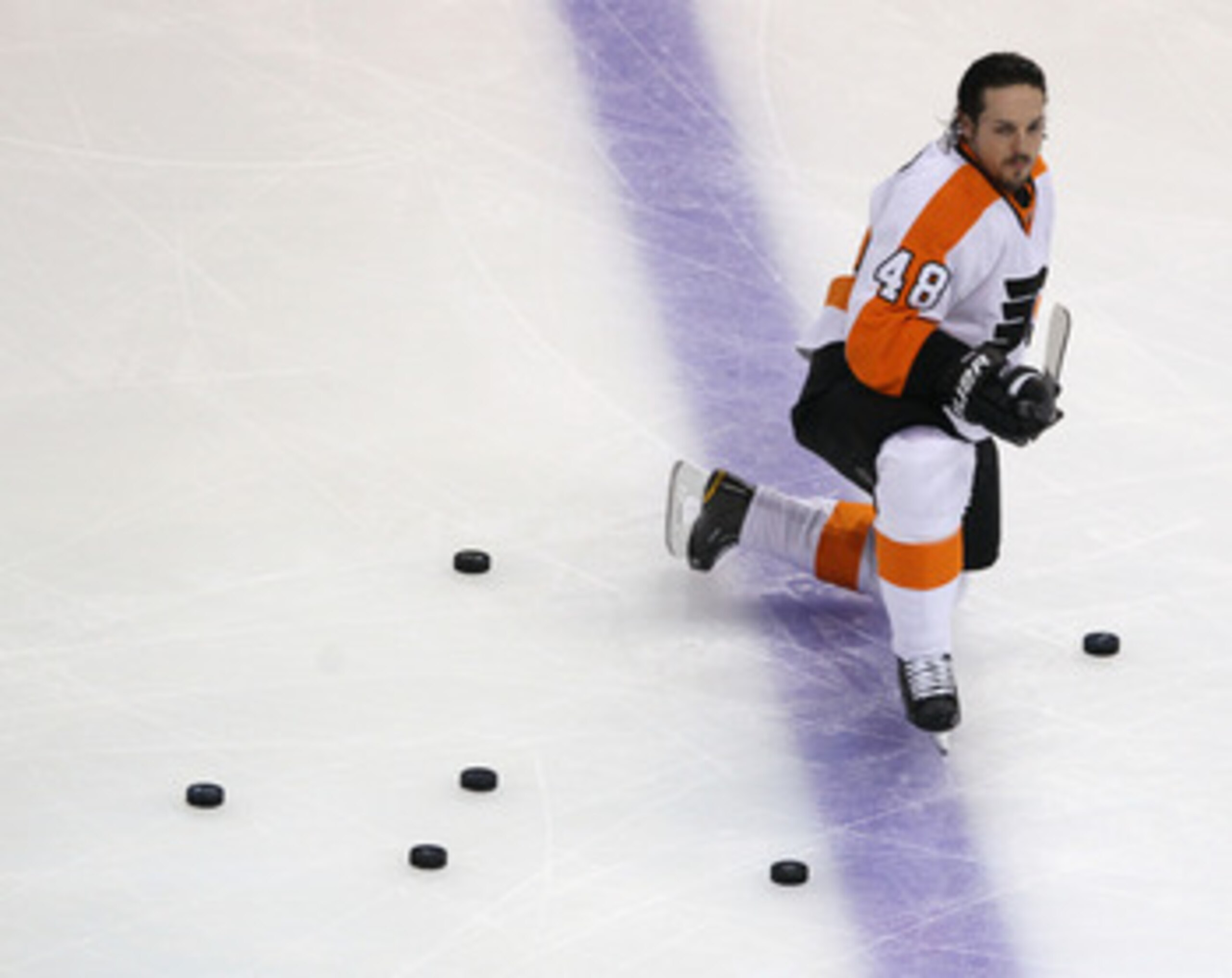 BOSTON, MA - MAY 06: Danny Briere #48 of the Philadelphia Flyers skates in warmups prior to playing against the Boston Bruins in Game Four of the Eastern Conference Semifinals during the 2011 NHL Stanley Cup Playoffs at TD Garden on May 6, 2011 in Boston,