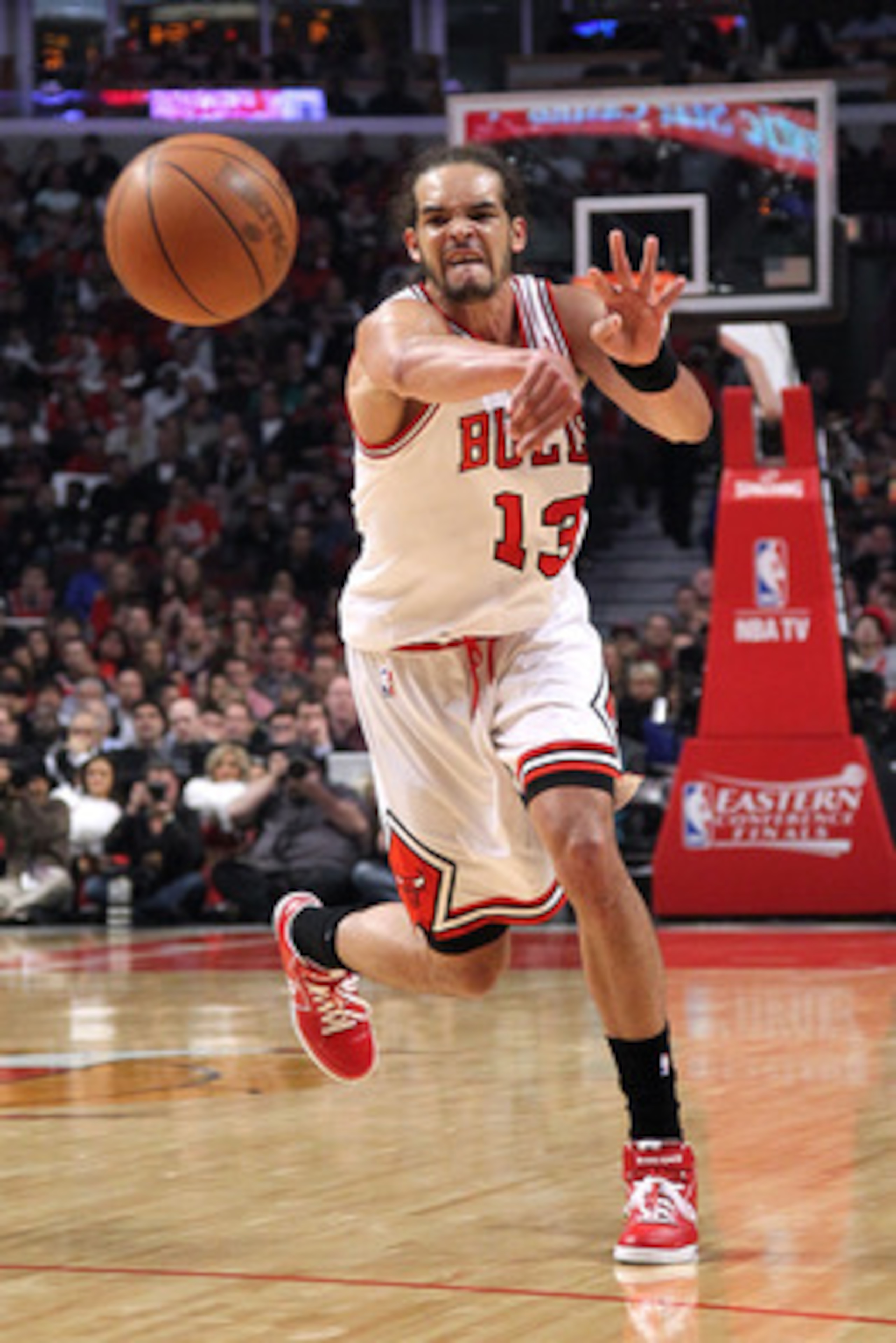 CHICAGO, IL - MAY 26:  Joakim Noah #13 of the Chicago Bulls passes the ball agains the Miami Heat in Game Five of the Eastern Conference Finals during the 2011 NBA Playoffs on May 26, 2011 at the United Center in Chicago, Illinois. NOTE TO USER: User expr