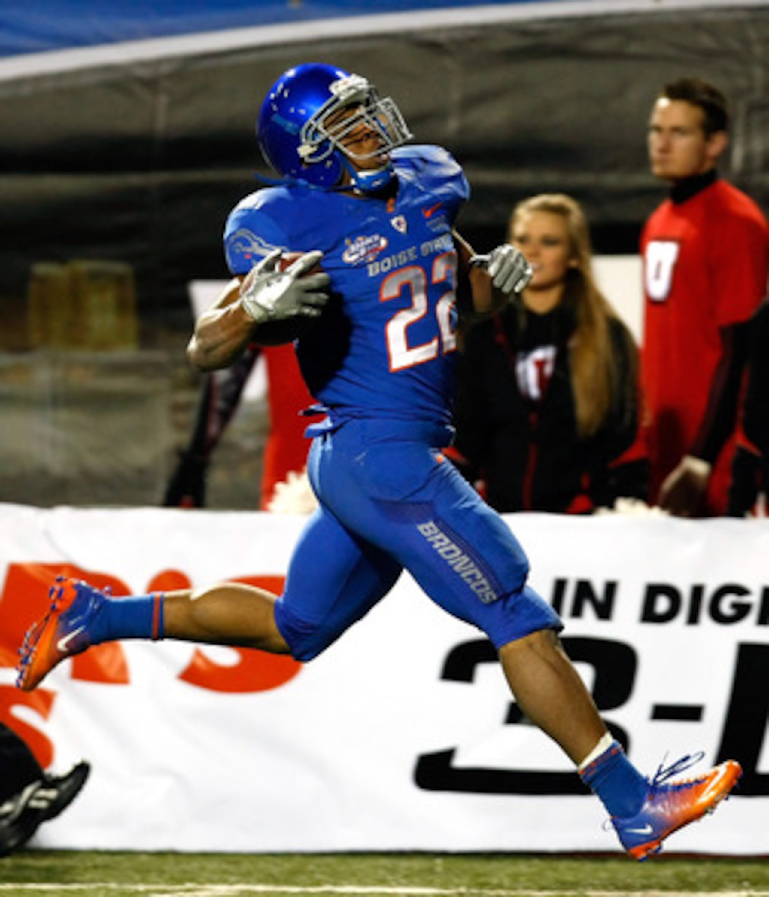LAS VEGAS, NV - DECEMBER 22: Doug Martin #22 of the Boise State Broncos runs into the end zone for a touchdown against the Utah Utes during the MAACO Bowl Las Vegas at Sam Boyd Stadium December 22, 2010 in Las Vegas, Nevada. (Photo by Ethan Miller/Getty LAS VEGAS, NV - DECEMBER 22: Doug Martin #22 of the Boise State Broncos runs into the end zone for a touchdown against the Utah Utes during the MAACO Bowl Las Vegas at Sam Boyd Stadium December 22, 2010 in Las Vegas, Nevada. (Photo by Ethan Miller/Getty