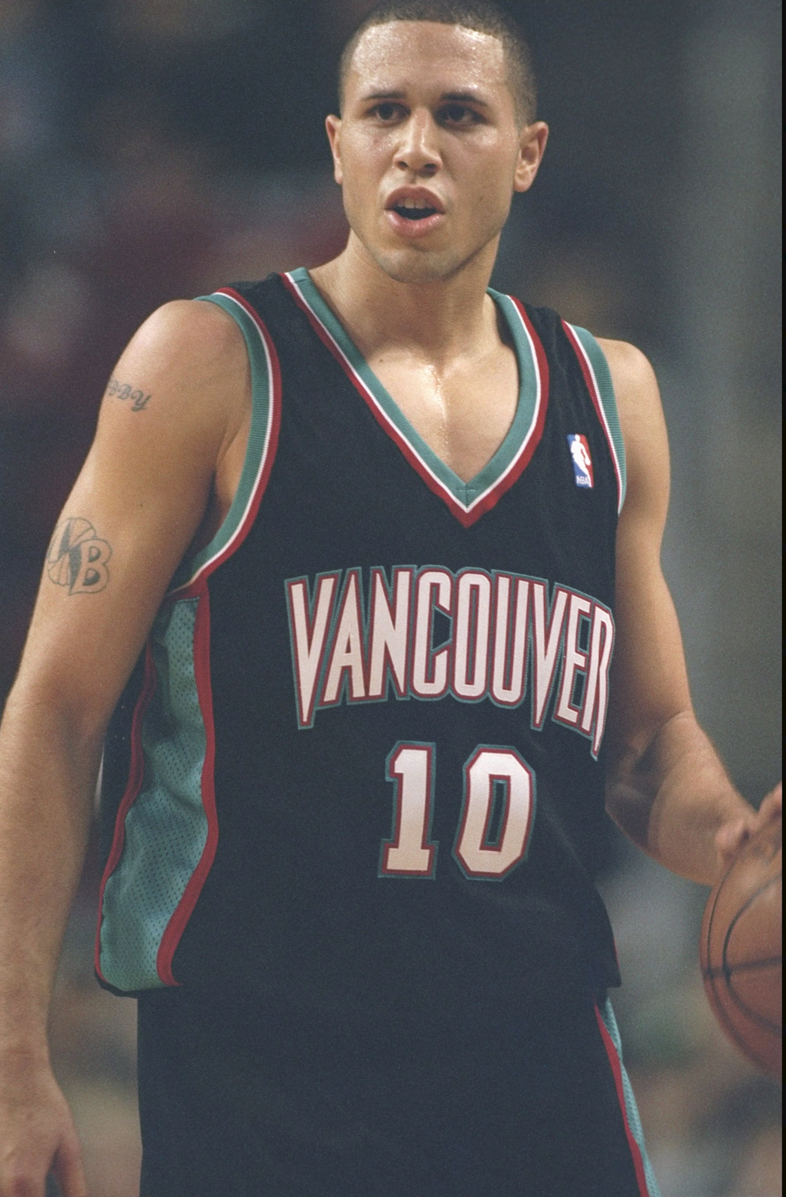 30 Jan 1999: Mike Bibby #10 of the Vancover Grizzlies dribbles during the game against the Seattle Supersonics at the Key Arena in Seattle, Washington. The Sonics defeated the Grizzlies 80-68.