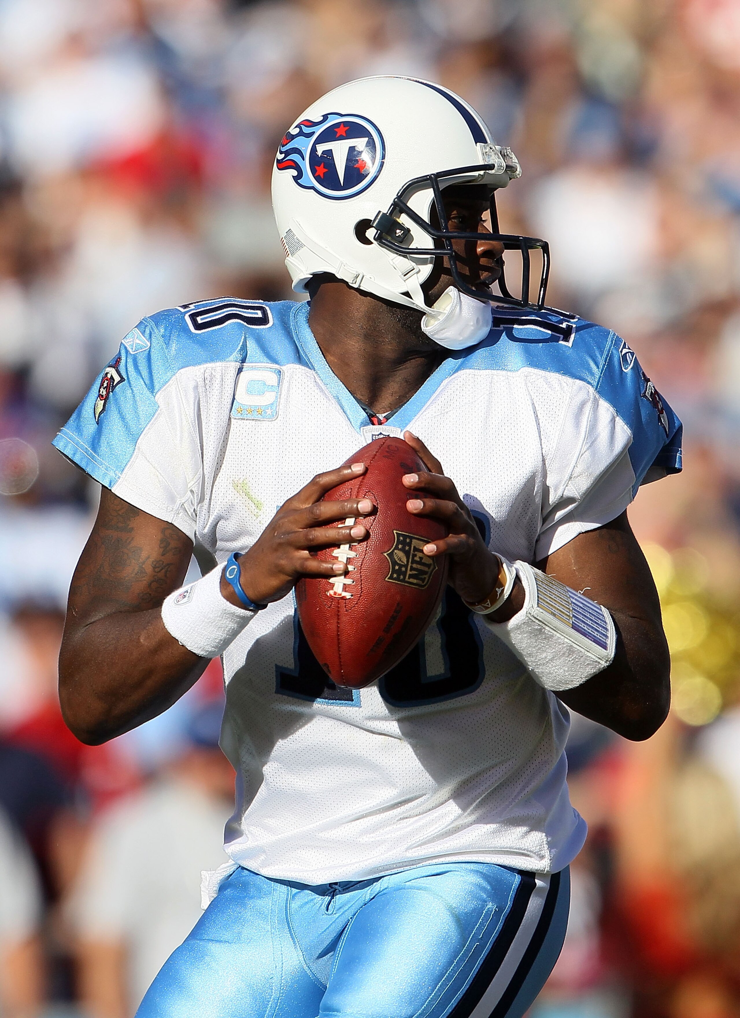 SAN DIEGO - OCTOBER 31:  Quarterback Vince Young #10 of the Tennessee Titans drops back to pass against the San Diego Chargers in the game at Qualcomm Stadium on October 31, 2010 in San Diego, California. The Chargers defeated the Titans 33-25.  (Photo by
