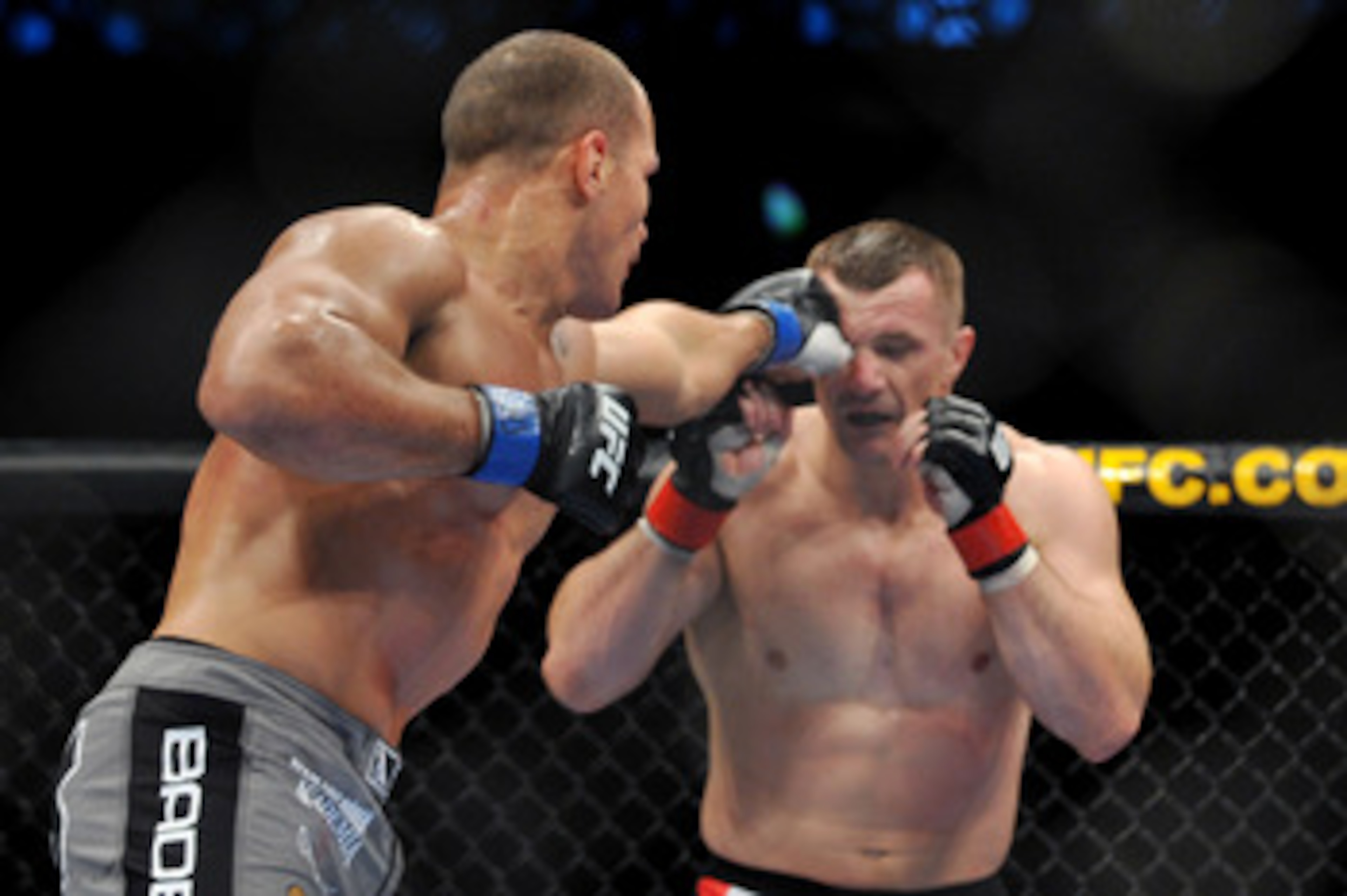 DALLAS - SEPTEMBER 19: UFC fighter Junior Dos Santos (L) battles UFC fighter Mirko Cro Cop (R) during their Heavyweight bout at UFC 103: Franklin vs. Belfort at the American Airlines Center on September 19, 2009 in Dallas, Texas. (Photo by Jon Kopaloff/ DALLAS - SEPTEMBER 19: UFC fighter Junior Dos Santos (L) battles UFC fighter Mirko Cro Cop (R) during their Heavyweight bout at UFC 103: Franklin vs. Belfort at the American Airlines Center on September 19, 2009 in Dallas, Texas. (Photo by Jon Kopaloff/