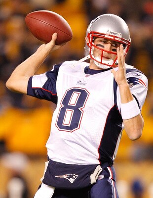 PITTSBURGH, PA - NOVEMBER 14:  Brian Hoyer #8 of the New England Patriots warms up prior to the game against the Pittsburgh Steelers on November 14, 2010 at Heinz Field in Pittsburgh, Pennsylvania.  (Photo by Jared Wickerham/Getty Images)