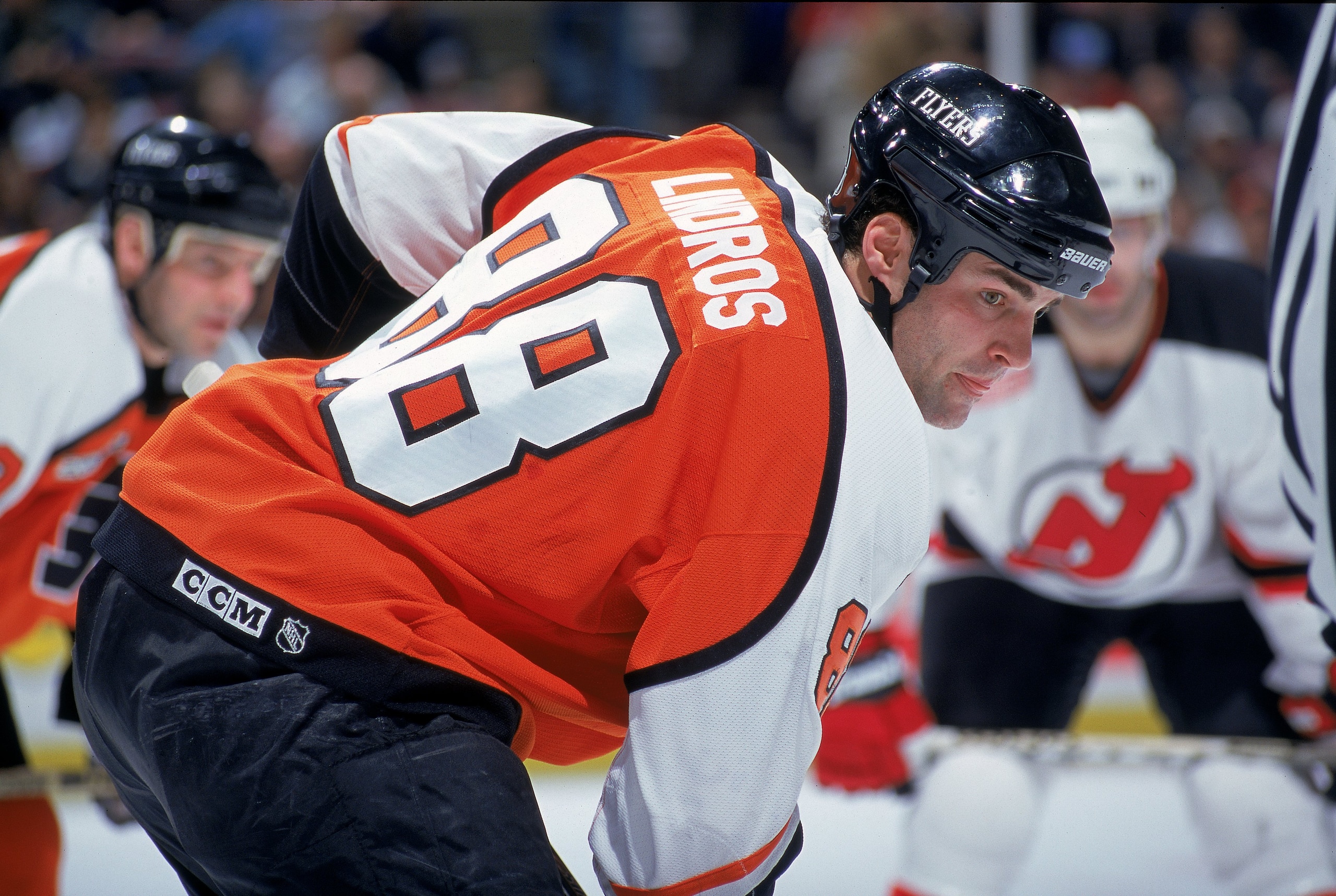 15 Feb 2000: Eric Lindros #88 of the Philadelphia Flyers gets ready for the puck during a game against the  New Jersey Devils at the Continental Airlines Arena in East Rutherford, New Jersey. The Devils defeated the Flyers 4-2. Mandatory Credit: David Lee