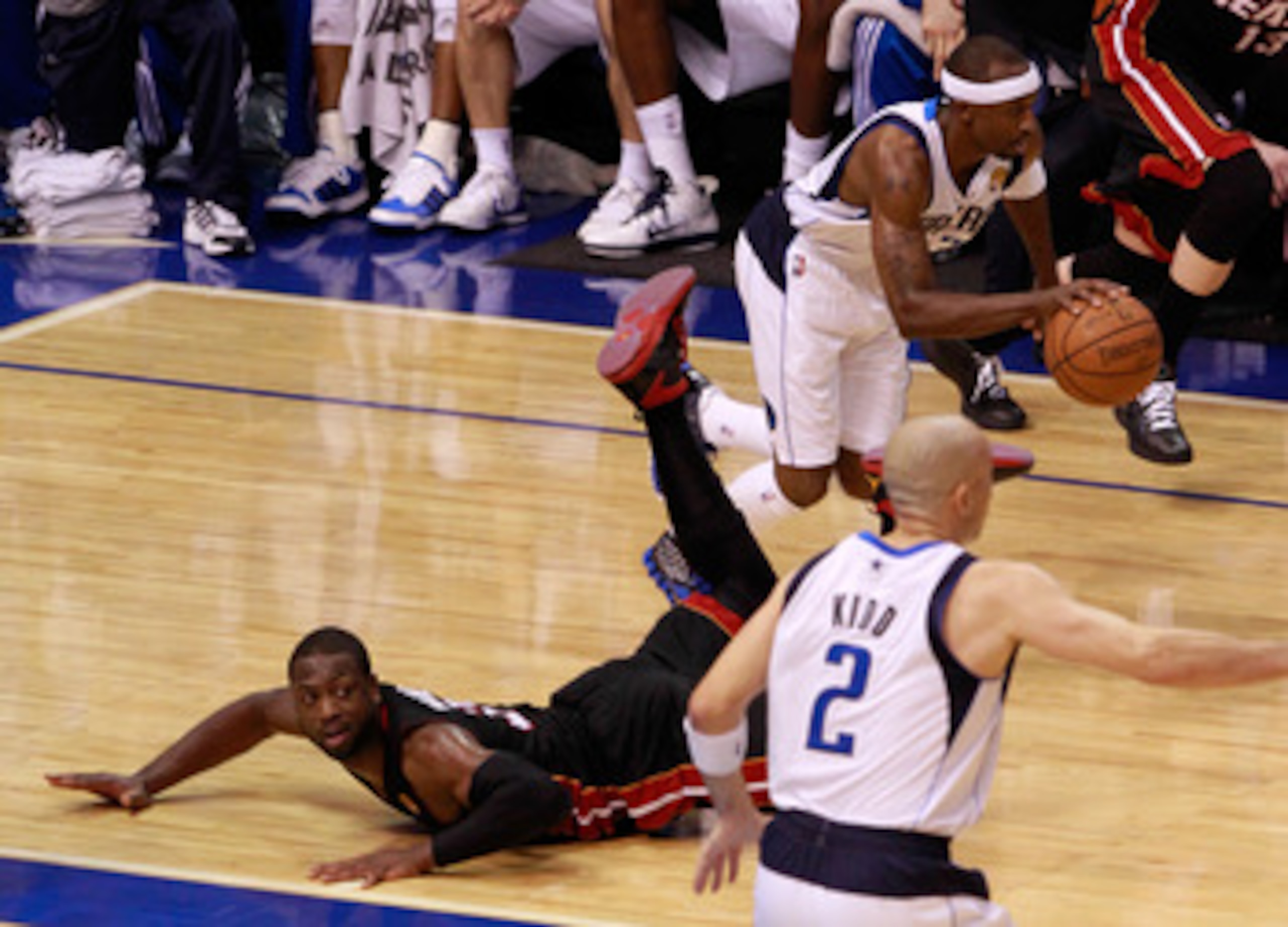 DALLAS, TX - JUNE 09:  Jason Terry #31 of the Dallas Mavericks pushes the ball up court past Dwyane Wade #3 of the Miami Heat in the fourth quarter of Game Five of the 2011 NBA Finals at American Airlines Center on June 9, 2011 in Dallas, Texas.  NOTE TO