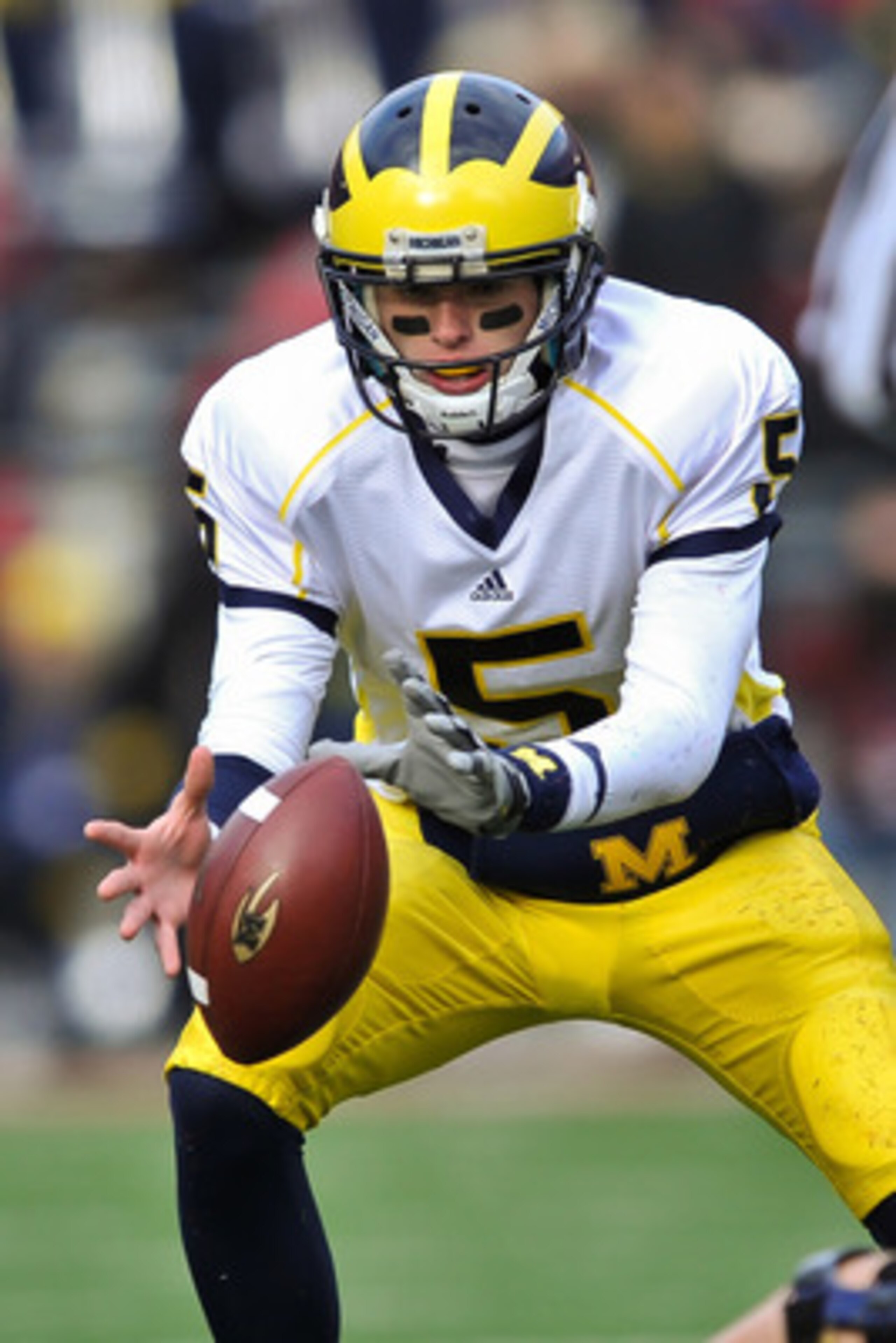 COLUMBUS, OH - NOVEMBER 27: Quarterback Tate Forcier #5 of the Michigan Wolverines takes the snap from center against the Ohio State Buckeyes at Ohio Stadium on November 27, 2010 in Columbus, Ohio. (Photo by Jamie Sabau/Getty Images) COLUMBUS, OH - NOVEMBER 27: Quarterback Tate Forcier #5 of the Michigan Wolverines takes the snap from center against the Ohio State Buckeyes at Ohio Stadium on November 27, 2010 in Columbus, Ohio. (Photo by Jamie Sabau/Getty Images)