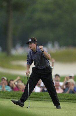 FARMINGDALE, NY - JUNE 16:  Phil Mickelson waves to the gallery during the final round of the 102nd US Open on the Black Course at Bethpage State Park in Farmingdale, New York on June 16, 2002.  (Photo By Ezra Shaw/Getty Images)