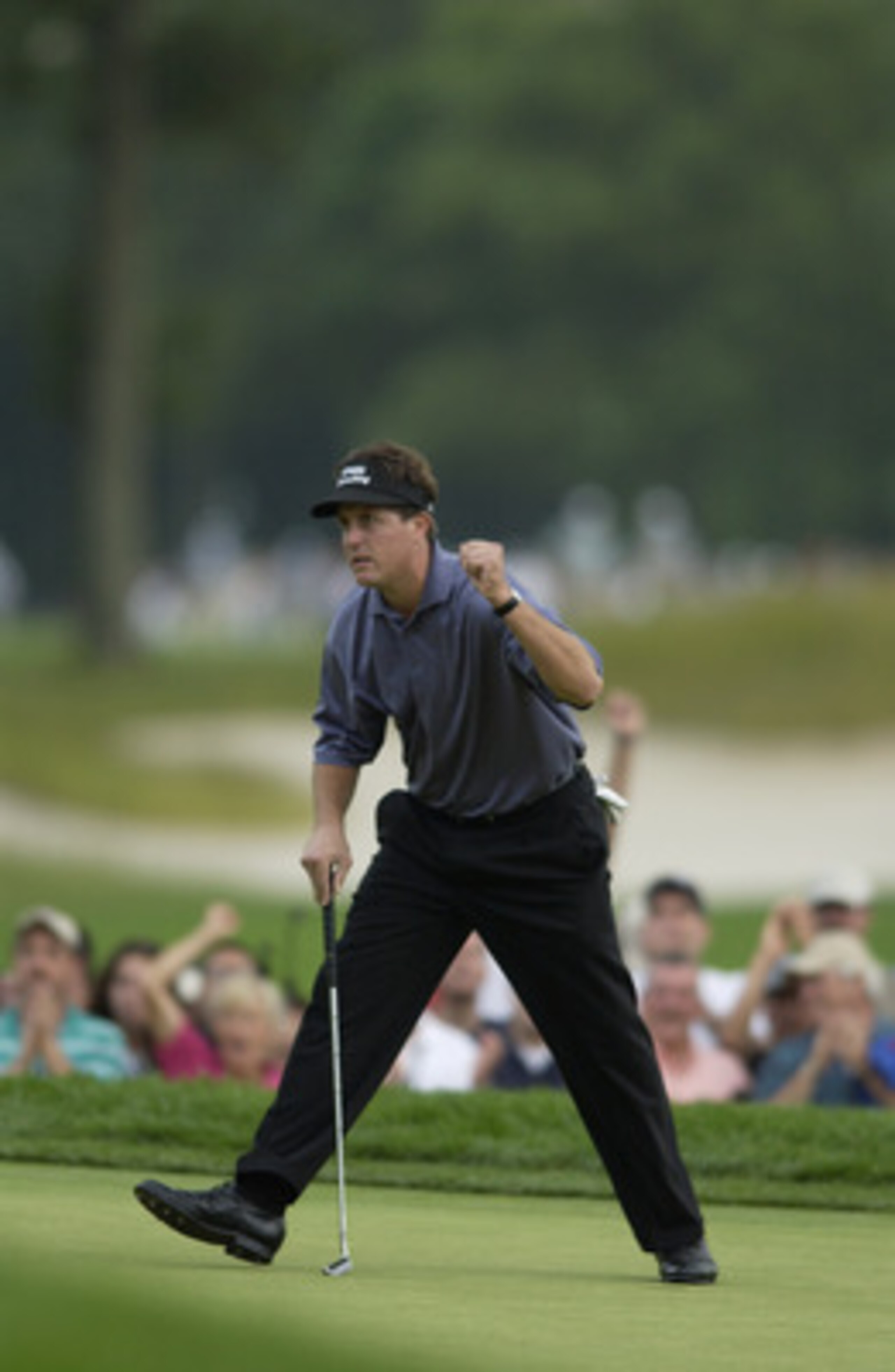 FARMINGDALE, NY - JUNE 16:  Phil Mickelson waves to the gallery during the final round of the 102nd US Open on the Black Course at Bethpage State Park in Farmingdale, New York on June 16, 2002.  (Photo By Ezra Shaw/Getty Images)