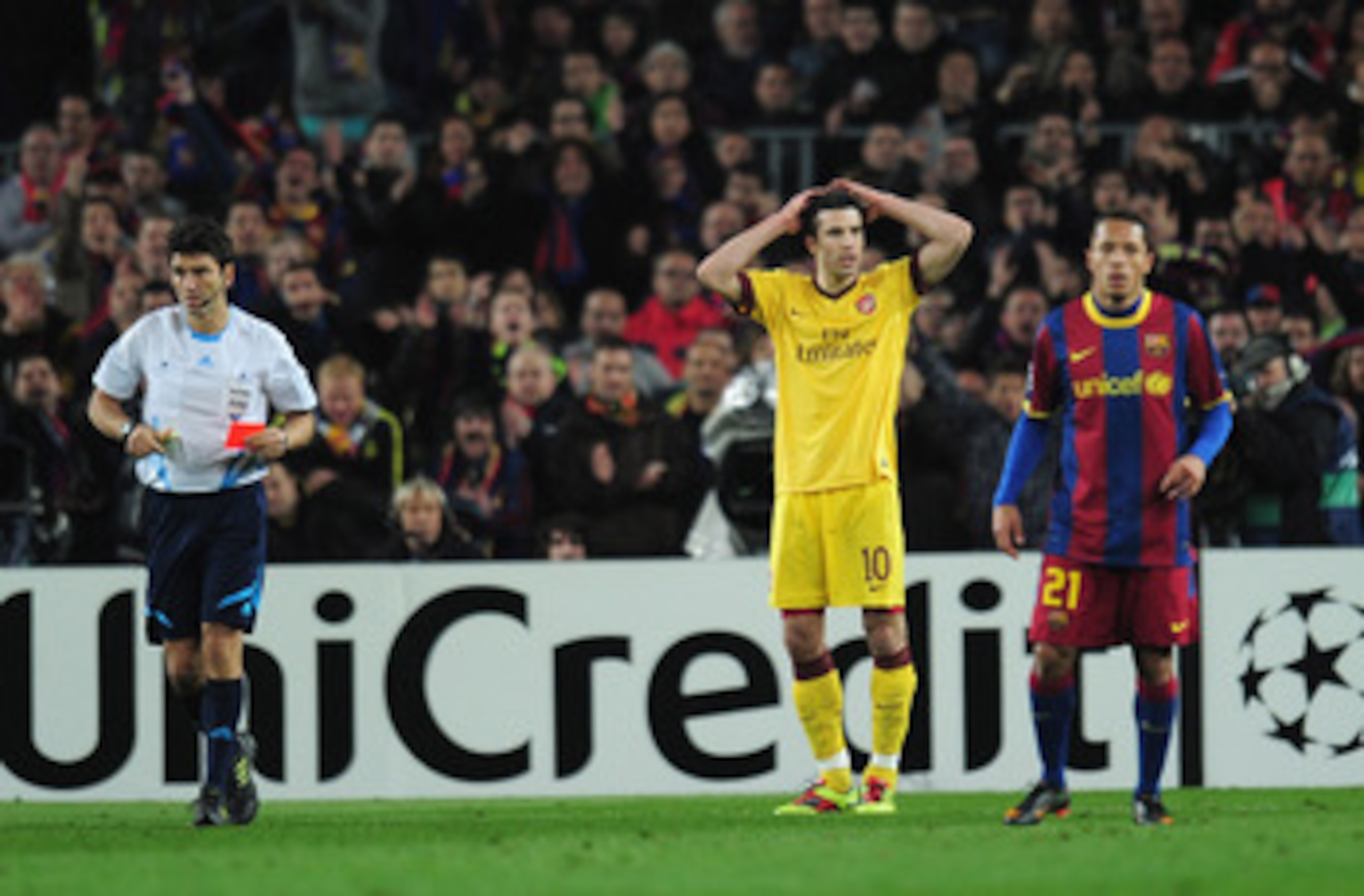 BARCELONA, SPAIN - MARCH 08:  Robin van Persie of Arsenal receives a red card from referee Massimo Busacca during the UEFA Champions League round of 16 second leg match between Barcelona and Arsenal at the Nou Camp Stadium on March 8, 2011 in Barcelona, S