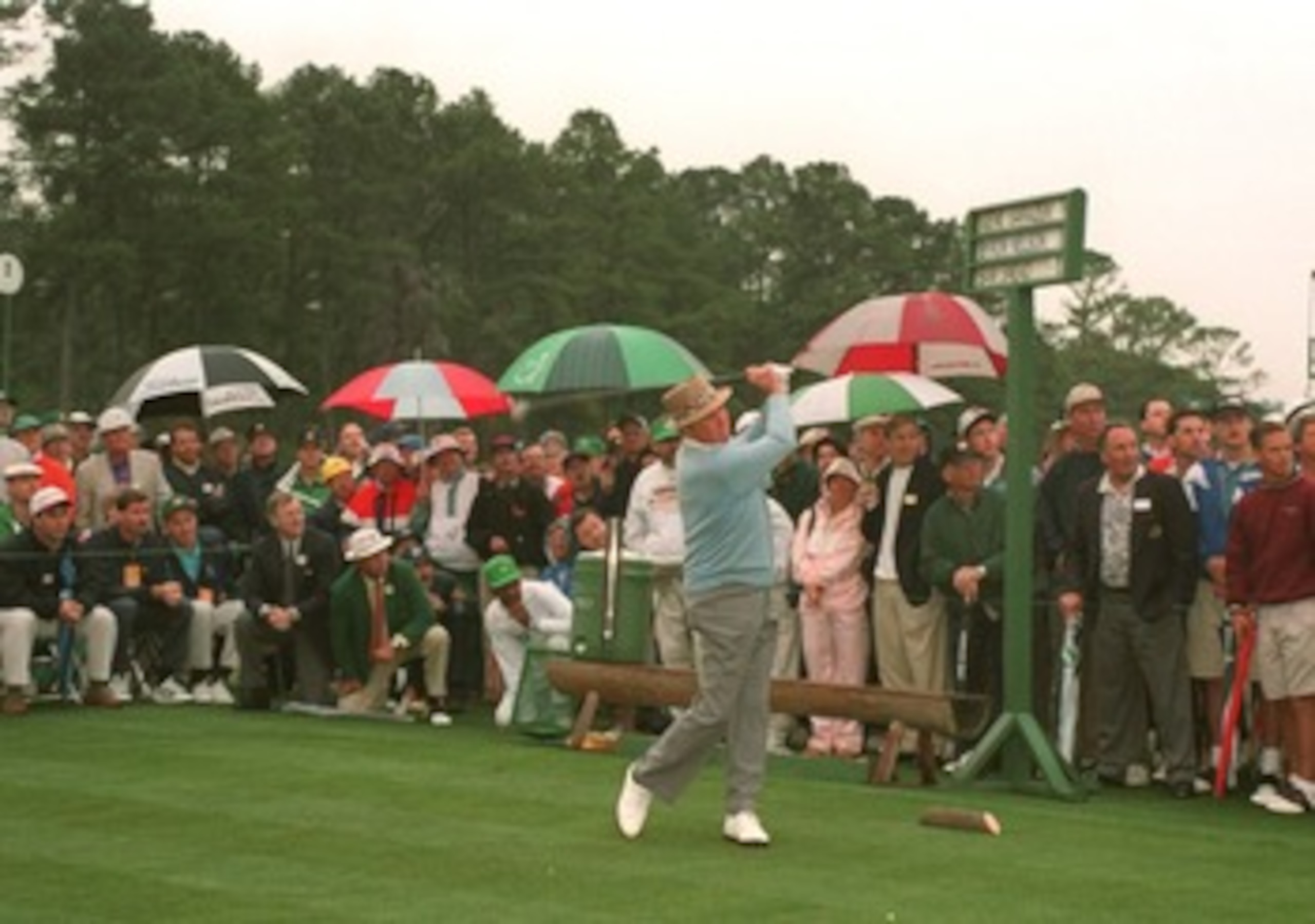 6 APR 1995:  THE LEGENDARY SAM SNEAD OF THE USA DRIVES OFF THE FIRST TEE DURING THE OPENING CEREMONY PRIOR TO START OF THE FIRST ROUND AT THE 1995 US MASTERS GOLF CHAMPIONSHIP AT THE AUGUSTA NATIONAL GOLF COURSE IN AUGUSTA, GEORGIA. Mandatory Credit: Stev