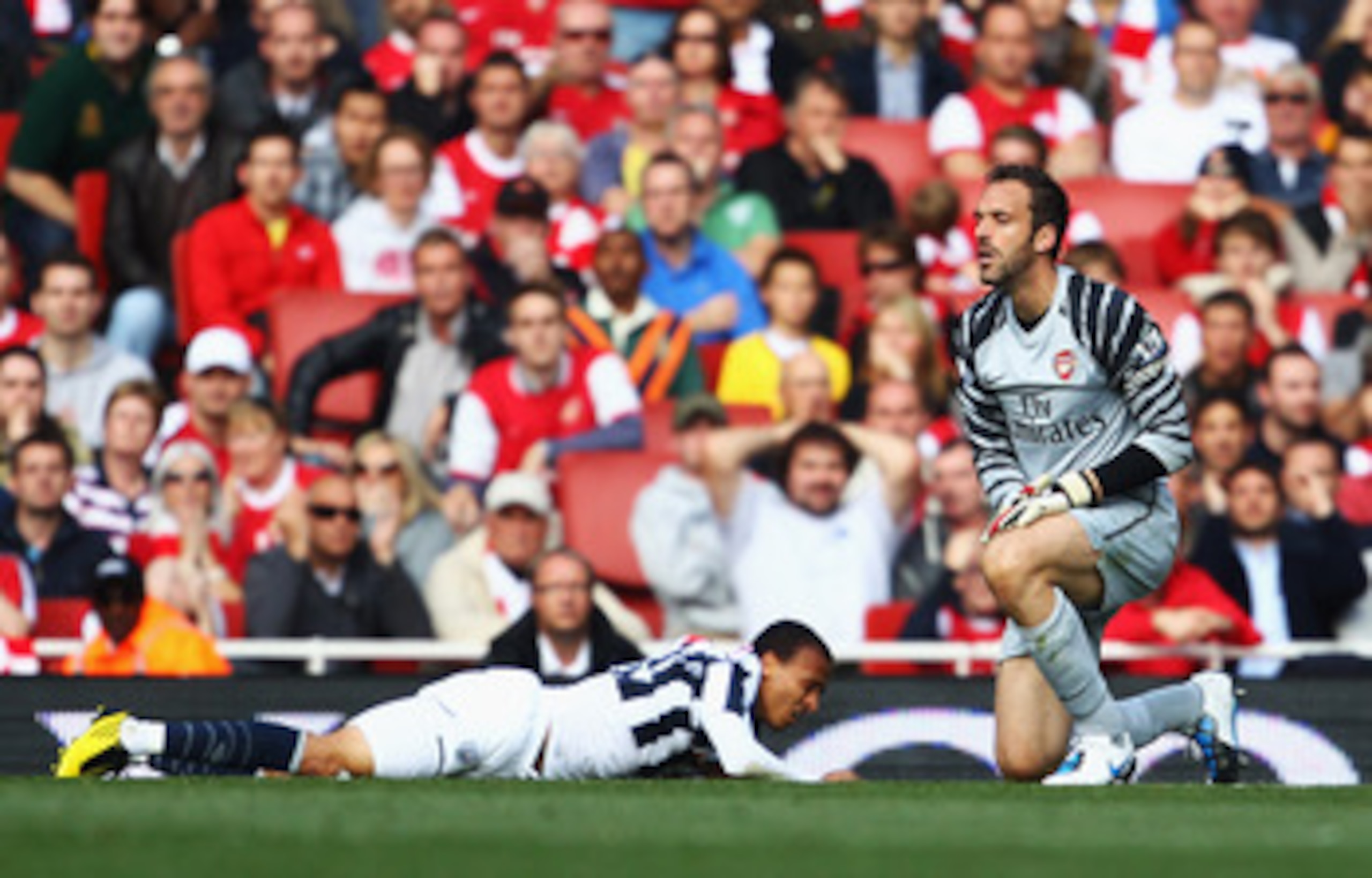 LONDON, ENGLAND - SEPTEMBER 25:  Manuel Almunia of Arsenal looks dejected as he fouls Peter Odemwingie of West Bromwich Albion for a penalty during the Barclays Premier League match between Arsenal and West Bromwich Albion at the Emirates Stadium on Septe