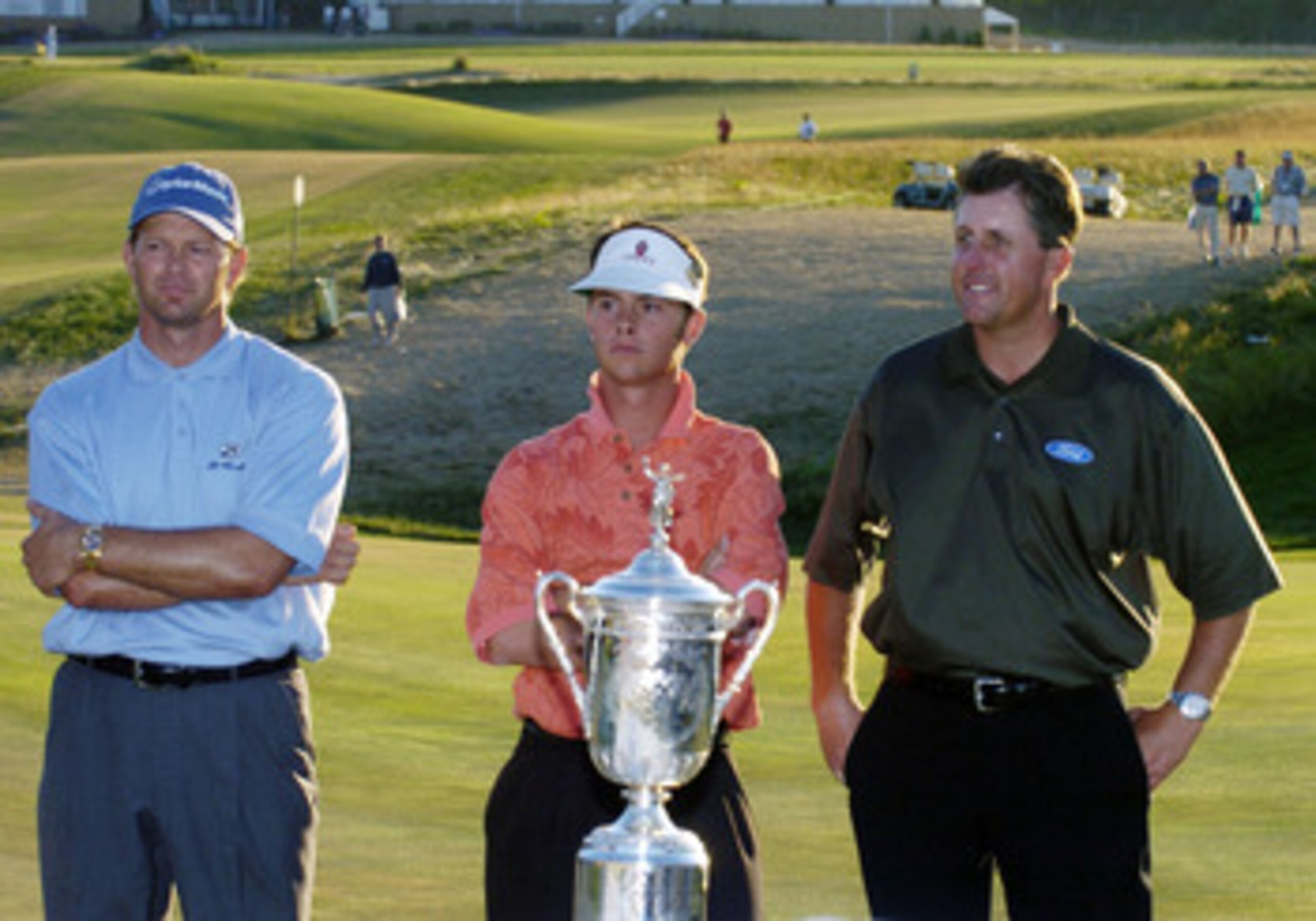 Winner Retief Goosen, low amateur Spencer Levin and runnerup Phil Mickelson receive awards  at  the 2004 U. S. Open  at Shinnecock Hills,  June 20, 2004. (Photo by A. Messerschmidt/Getty Images)