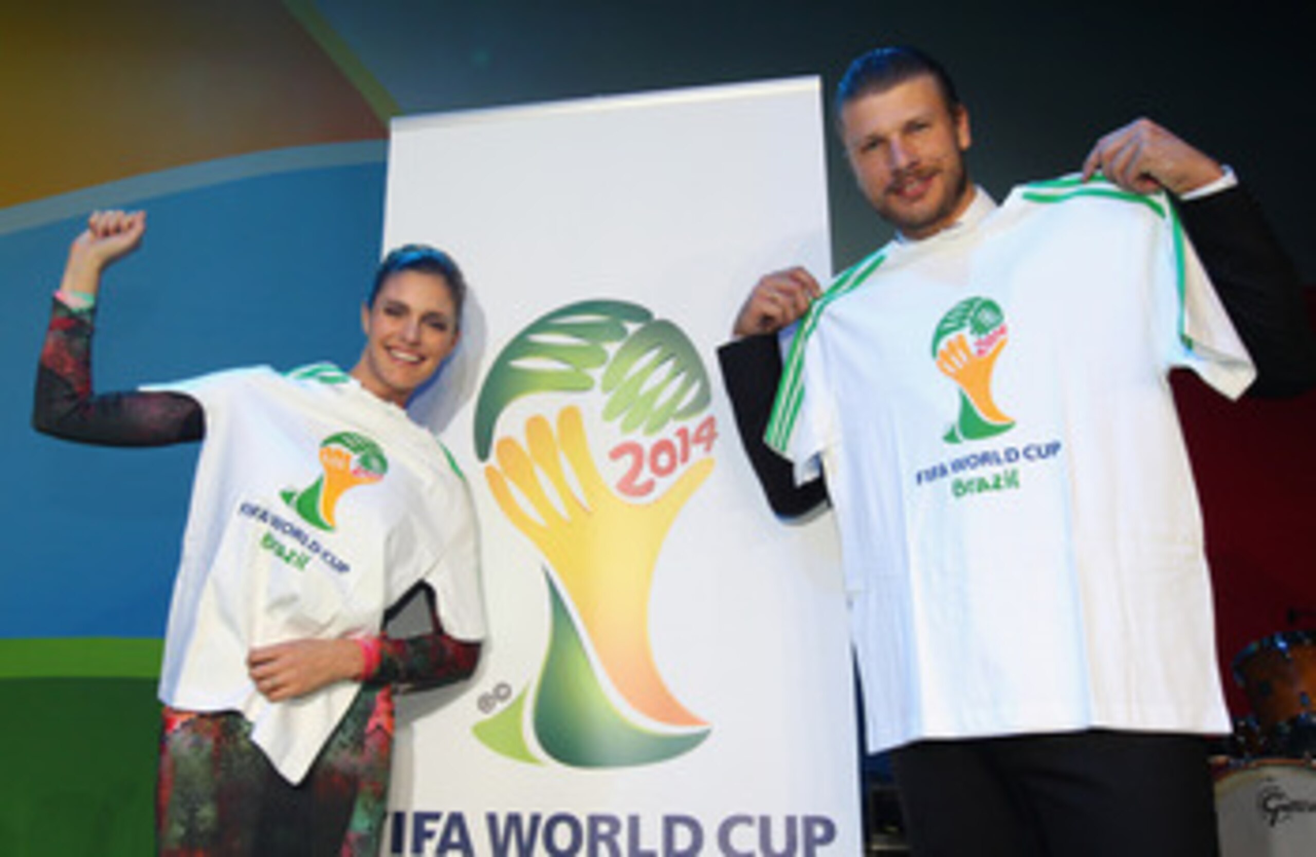JOHANNESBURG, SOUTH AFRICA - JULY 08:  Fernanda Lima and Rodrigo Hilbert (R) pose during the launch of 2014 FIFA World Cup Brazil Official emblem on July 8, 2010 in Johannesburg, South Africa.  (Photo by Clive Rose/Getty Images)