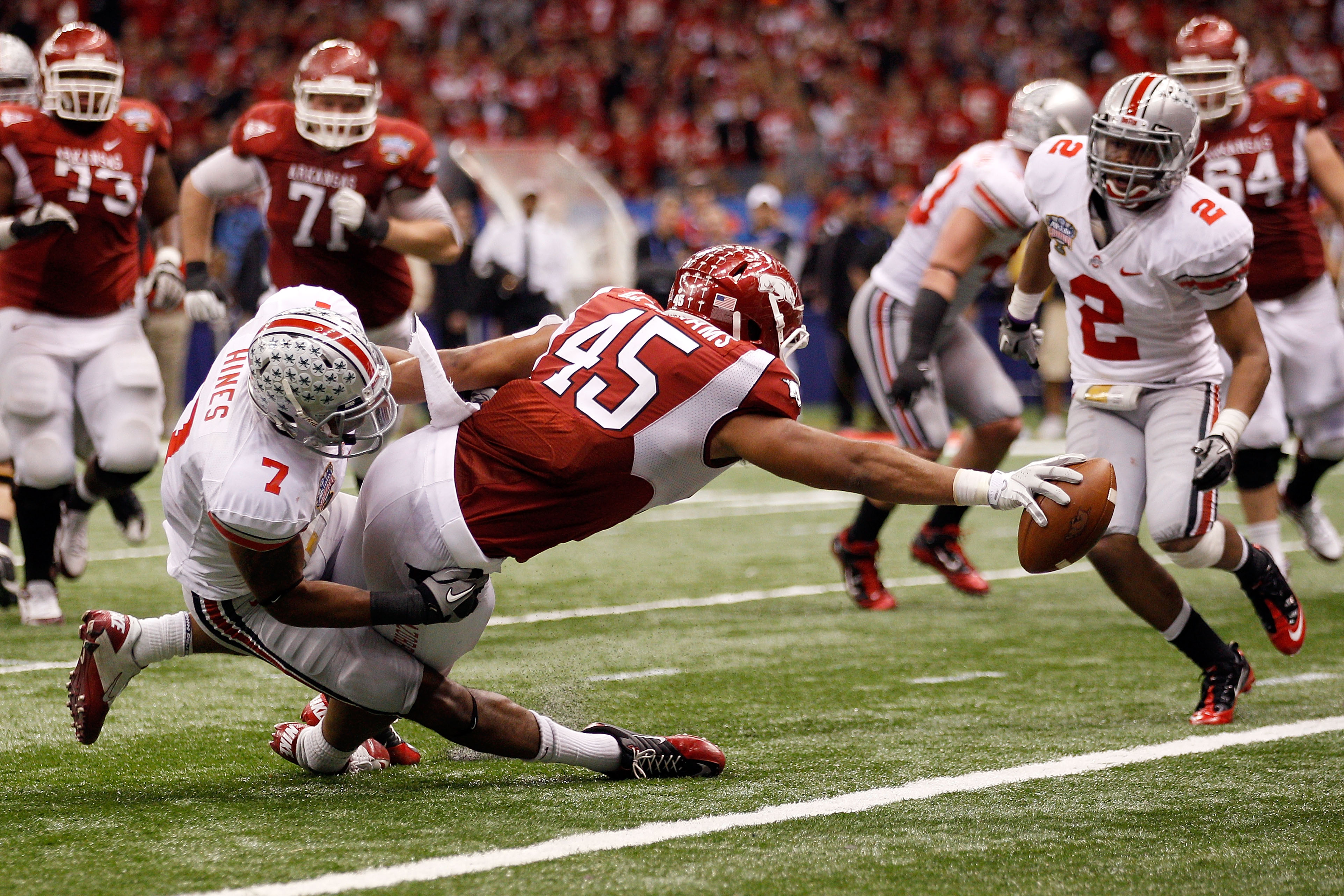 NEW ORLEANS, LA - JANUARY 04:  D.J. Williams #45 of the Arkansas Razorbacks reaches for the goaline to score on a two-point conversion in the third quarter against Jermale Hines #7 of the Ohio State Buckeyes during the Allstate Sugar Bowl at the Louisiana