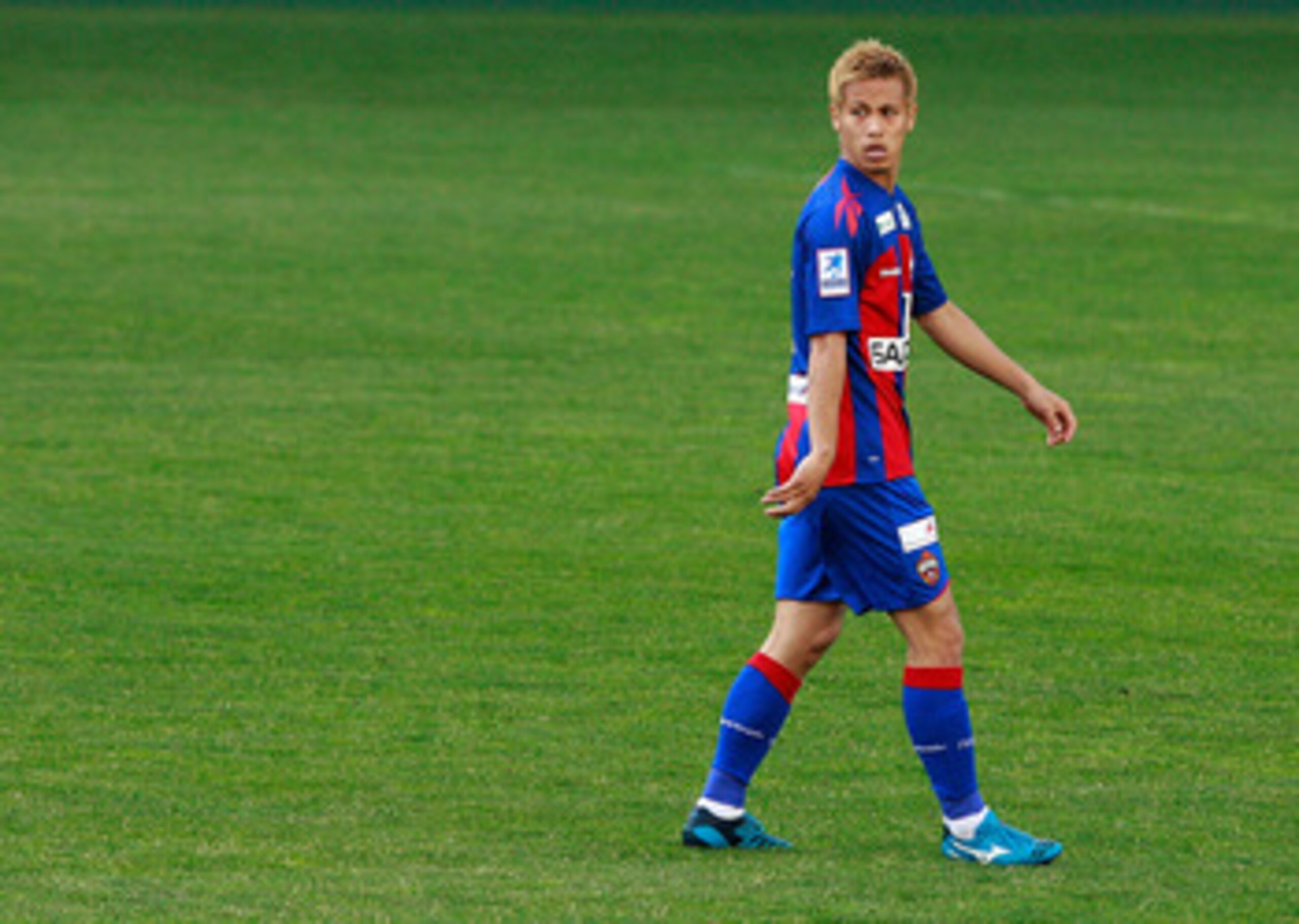 KHIMKI, RUSSIA - MAY 29: (EMBARGOED FOR PUBLICATION IN ALL JAPANESE MEDIA UNTIL 48 HOURS AFTER CREATE DATE AND TIME) Keisuke Honda of PFC CSKA Moscow in action during the Russian Football League Championship match between PFC CSKA Moscow and FC Kuban Kras