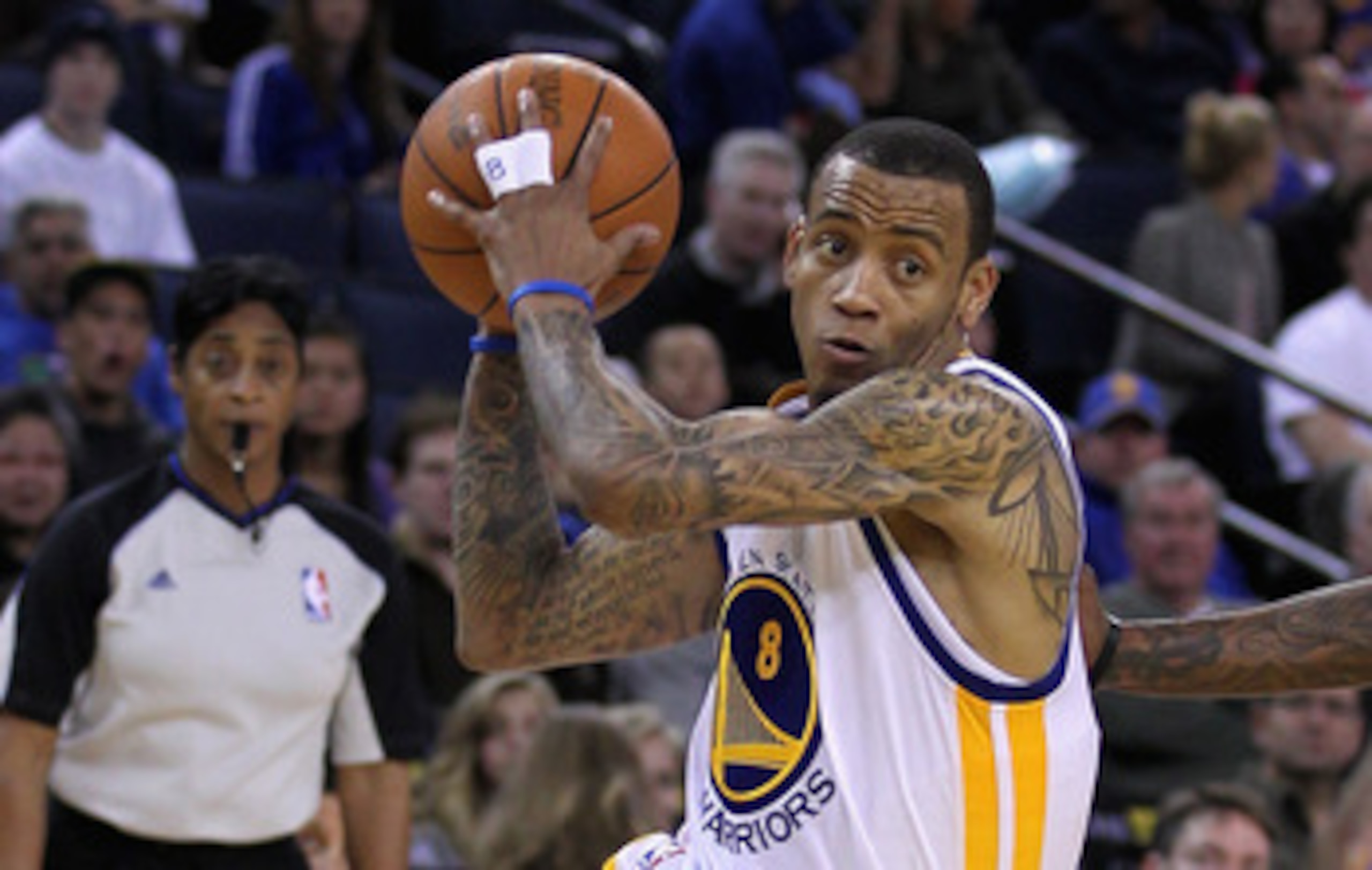 OAKLAND, CA - MARCH 25: Monta Ellis #8 of the Golden State Warriors drives to the basket against the Toronto Raptors at Oracle Arena on March 25, 2011 in Oakland, California. NOTE TO USER: User expressly acknowledges and agrees that, by downloading and or OAKLAND, CA - MARCH 25: Monta Ellis #8 of the Golden State Warriors drives to the basket against the Toronto Raptors at Oracle Arena on March 25, 2011 in Oakland, California. NOTE TO USER: User expressly acknowledges and agrees that, by downloading and or