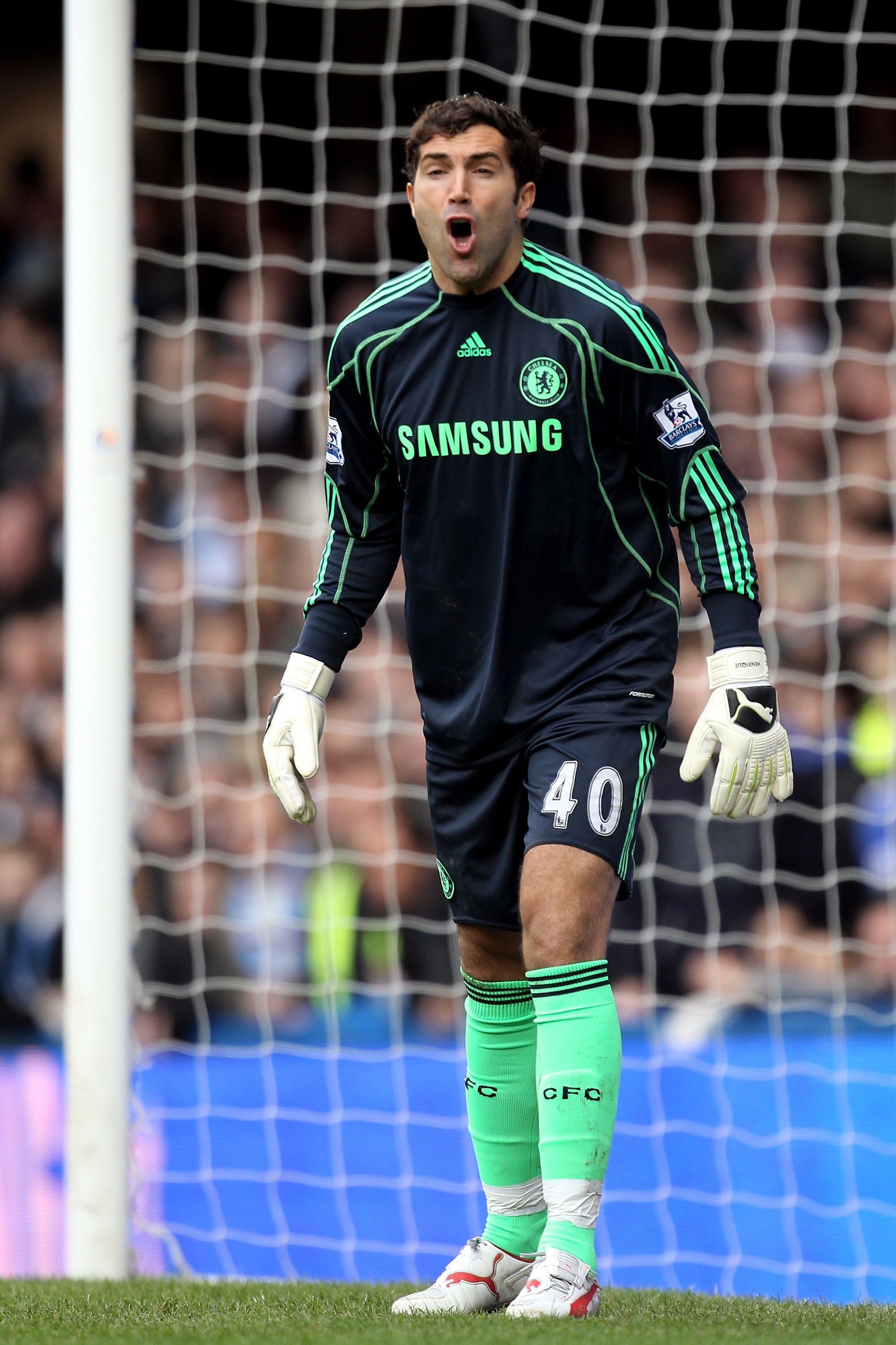 LONDON, ENGLAND - FEBRUARY 27:  Henrique Hilario of Chelsea gives team mates instructions during the Barclays Premier League match between Chelsea and Manchester City at Stamford Bridge on February 27, 2010 in London, England.  (Photo by Julian Finney/Get