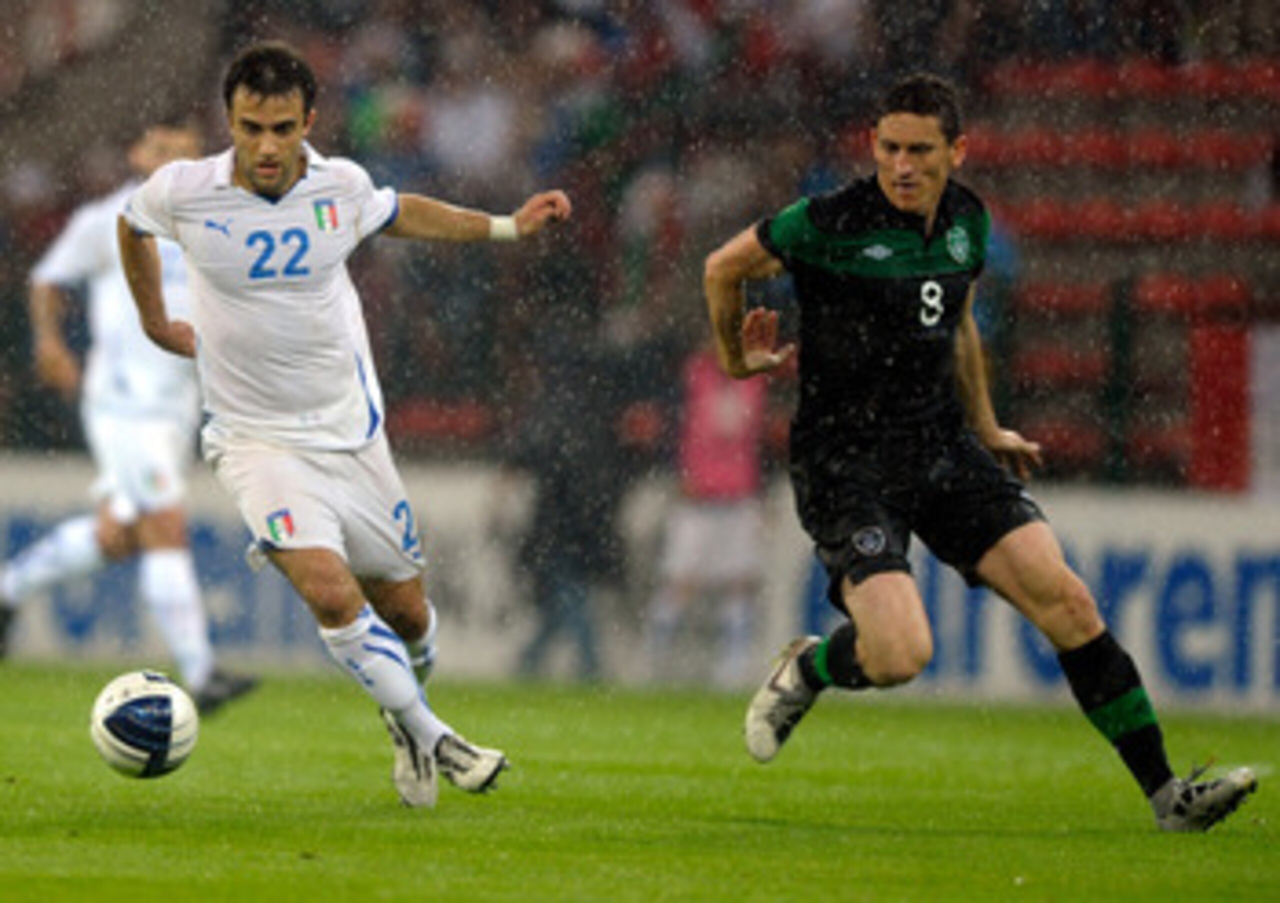 LIEGE, BELGIUM - JUNE 07:  Giuseppe Rossi (L) of Italy during the international friendly match between Italy and Ireland at Stade Maurice Dufrasne on June 7, 2011 in Liege, Belgium.  (Photo by Claudio Villa/Getty Images)