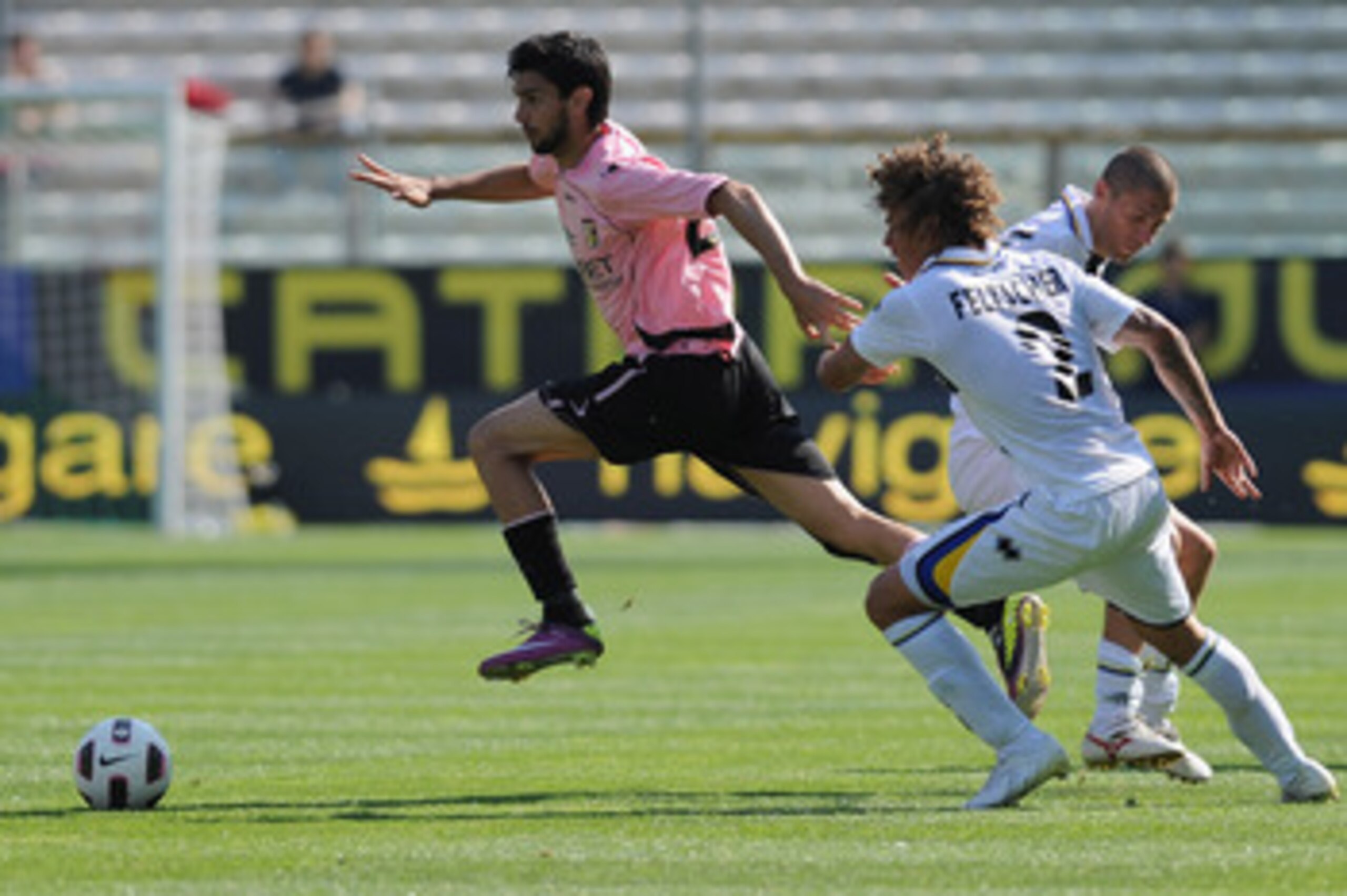 PARMA, ITALY - MAY 01:  Javier Matias Pastore of US Citta di Palermo turns Rolf Gunther Feltscher Martinez of Parma FC during the Serie A match between Parma FC and US Citta di Palermo at Stadio Ennio Tardini on May 1, 2011 in Parma, Italy.  (Photo by Val