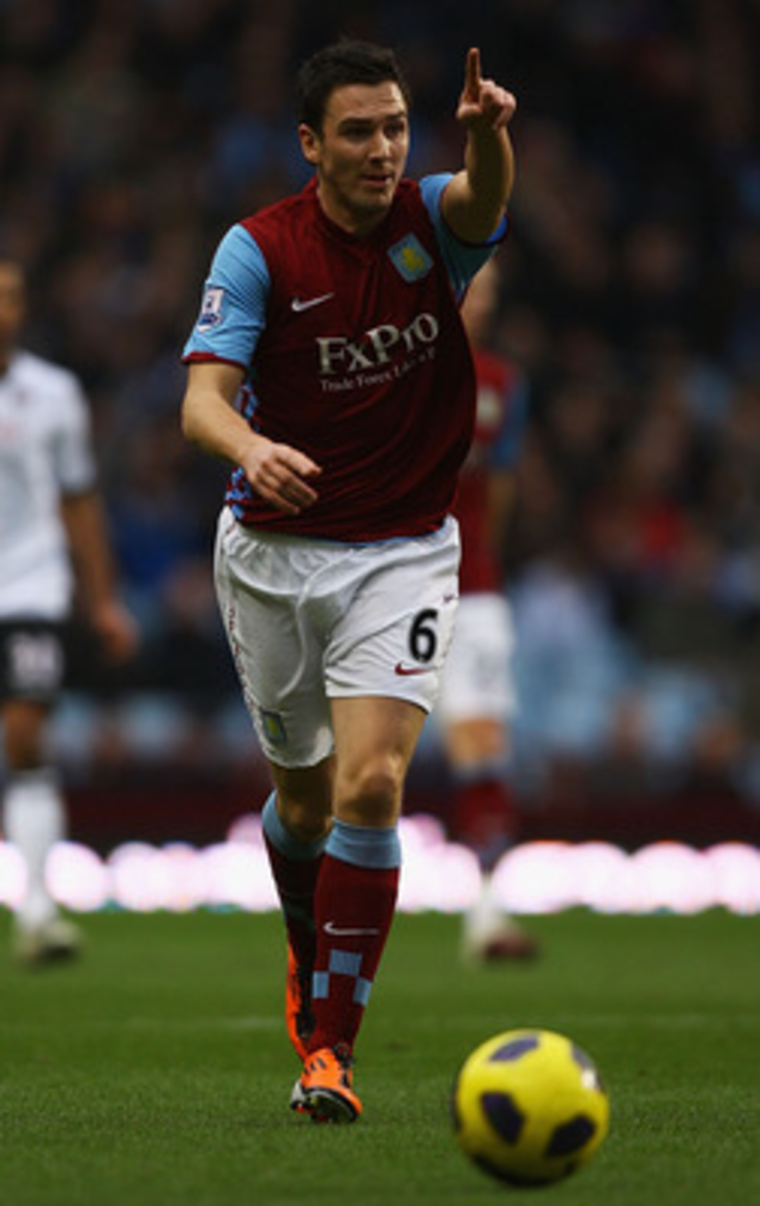 BIRMINGHAM, ENGLAND - FEBRUARY 05:  Stewart Downing of Aston villa in action during the Barclays Premier League match between Aston Villa and Fulham at Villa Park on February 5, 2011 in Birmingham, England.  (Photo by Matthew Lewis/Getty Images)
