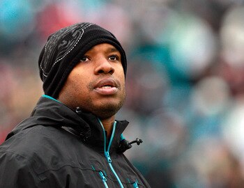 JACKSONVILLE, FL - DECEMBER 26:  Maurice Jones-Drew #32 of the Jacksonville Jaguars watches the action during the game against the Washington Redskins at EverBank Field on December 26, 2010 in Jacksonville, Florida.  (Photo by Sam Greenwood/Getty Images)