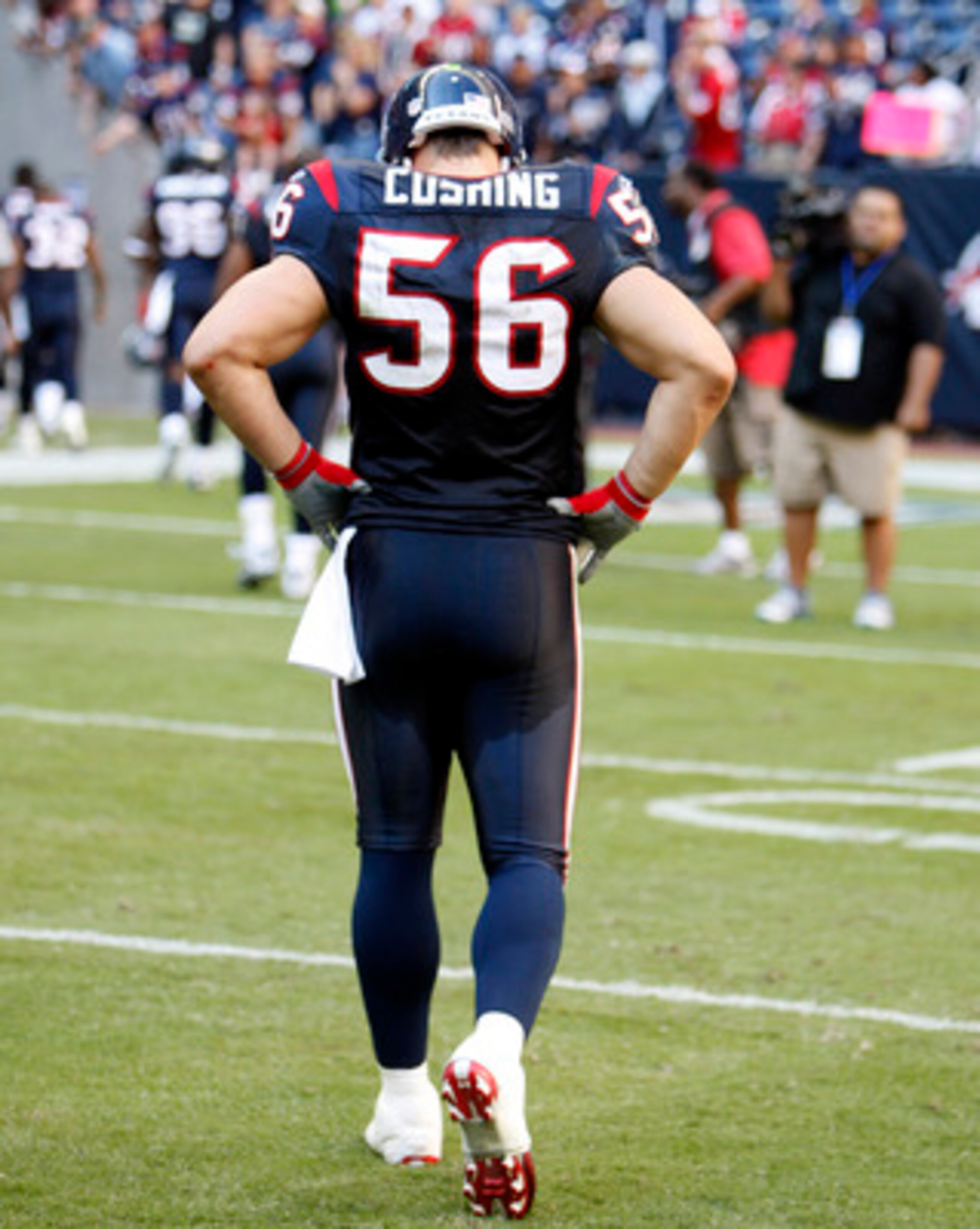 HOUSTON - NOVEMBER 07: Brian Cushing #56 of the Houston Texans walks off the field after the Houston Texans were defeated by the San Diego Chargers 29-23 at Reliant Stadium on November 7, 2010 in Houston, Texas. (Photo by Bob Levey/Getty Images) HOUSTON - NOVEMBER 07: Brian Cushing #56 of the Houston Texans walks off the field after the Houston Texans were defeated by the San Diego Chargers 29-23 at Reliant Stadium on November 7, 2010 in Houston, Texas. (Photo by Bob Levey/Getty Images)