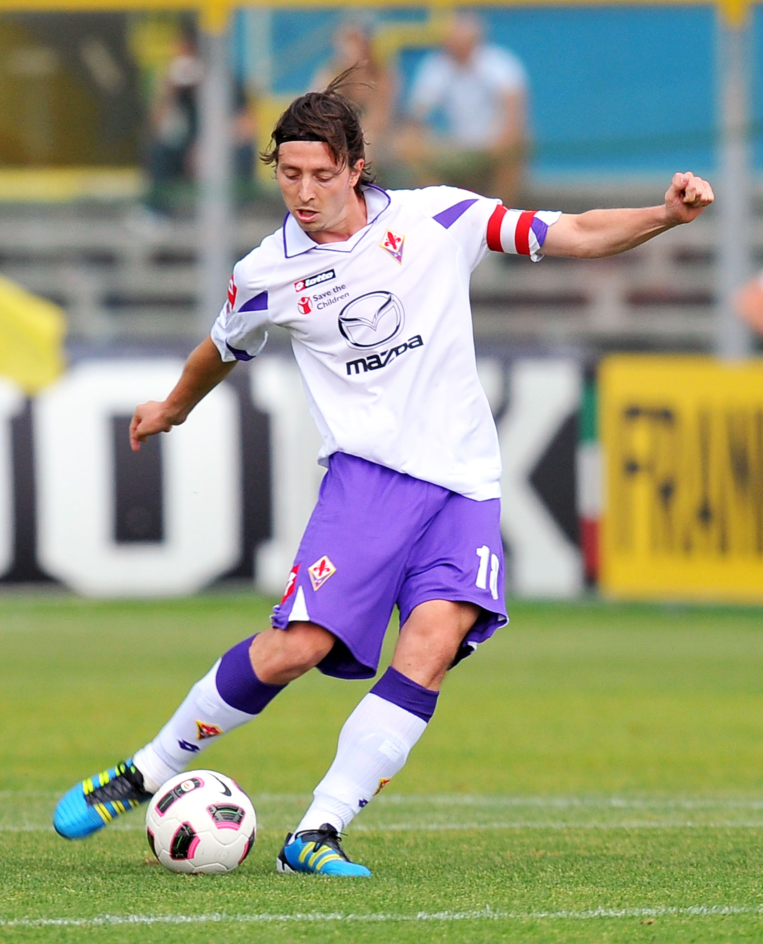 BRESCIA, ITALY - MAY 22:  Riccardo Montolivo captain of Fiorentina in action during the Serie A match between Brescia Calcio and ACF Fiorentina at Mario Rigamonti Stadium on May 22, 2011 in Brescia, Italy.  (Photo by Massimo Paolone / Iguana Press/Getty I