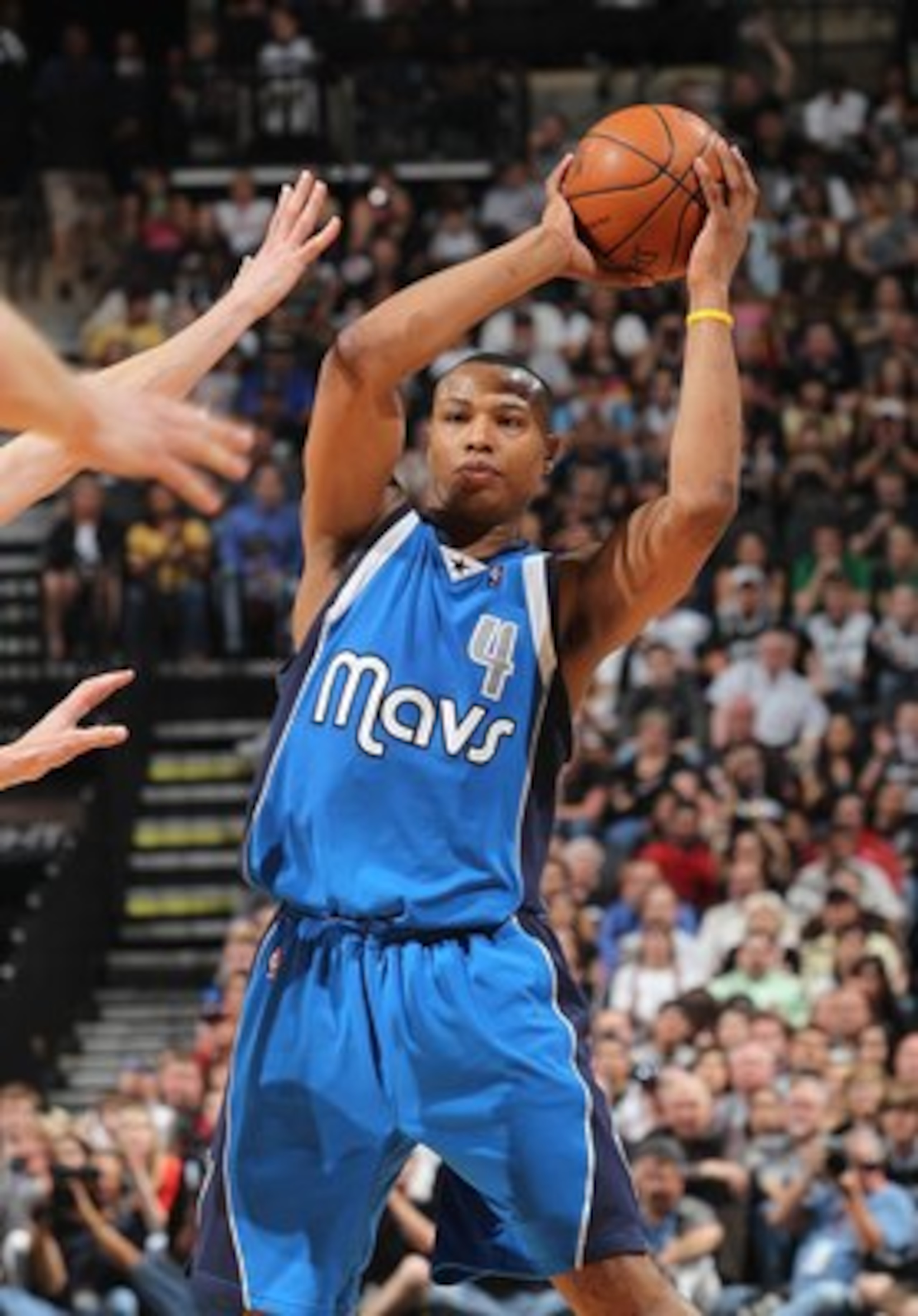 SAN ANTONIO - APRIL 25:  Caron Butler #4 of the Dallas Mavericks in Game Four of the Western Conference Quarterfinals during the 2010 NBA Playoffs at AT&T Center on April 25, 2010 in San Antonio, Texas. NOTE TO USER: User expressly acknowledges and agrees