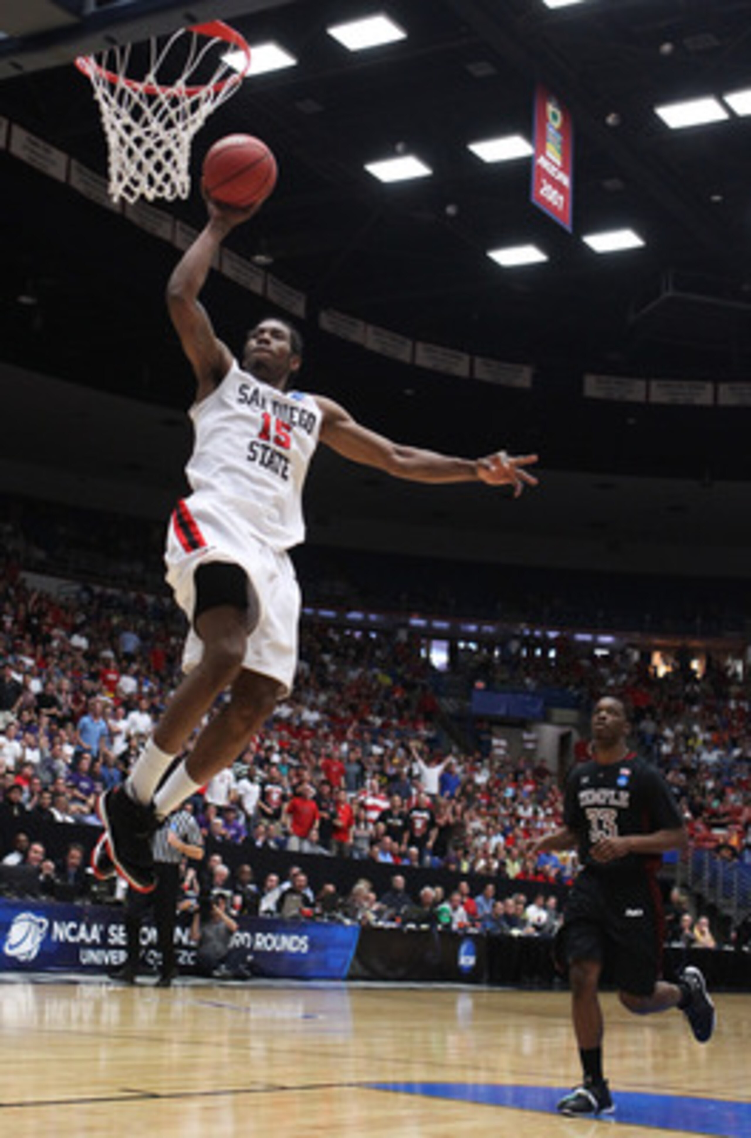 TUCSON, AZ - MARCH 19:  Kawhi Leonard #15 of the San Diego State Aztecs shoots past Scootie Randall #33 of the Temple Owls during the third round of the 2011 NCAA men's basketball tournament at McKale Center on March 19, 2011 in Tucson, Arizona.  (Photo b