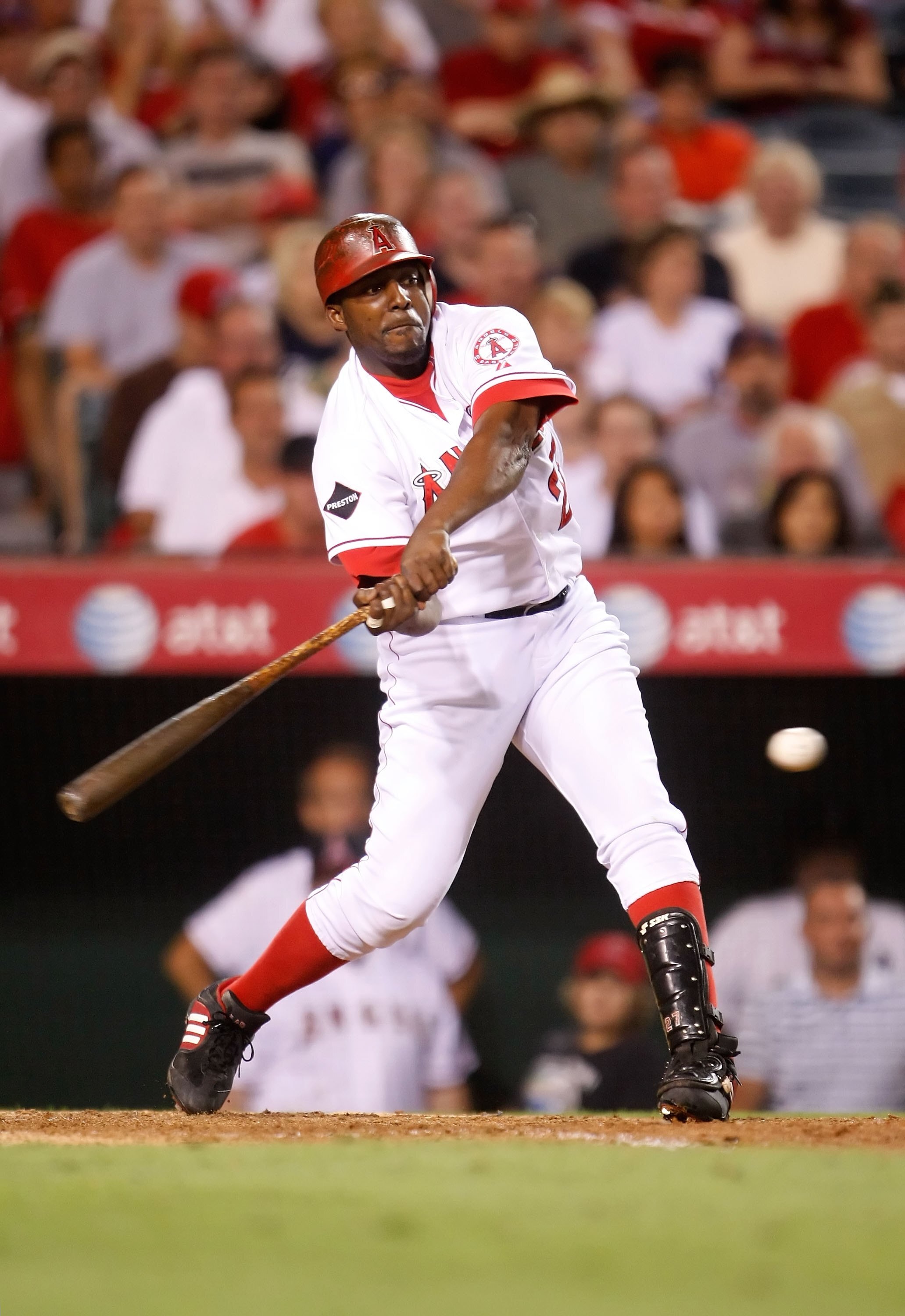 ANAHEIM, CA - SEPTEMBER 22:  Vladimir Guerrero #27 of the Los Angeles Angels of Anaheim bats against the New York Yankees at Angel Stadium on September 22, 2009 in Anaheim, California.  (Photo by Jeff Gross/Getty Images)