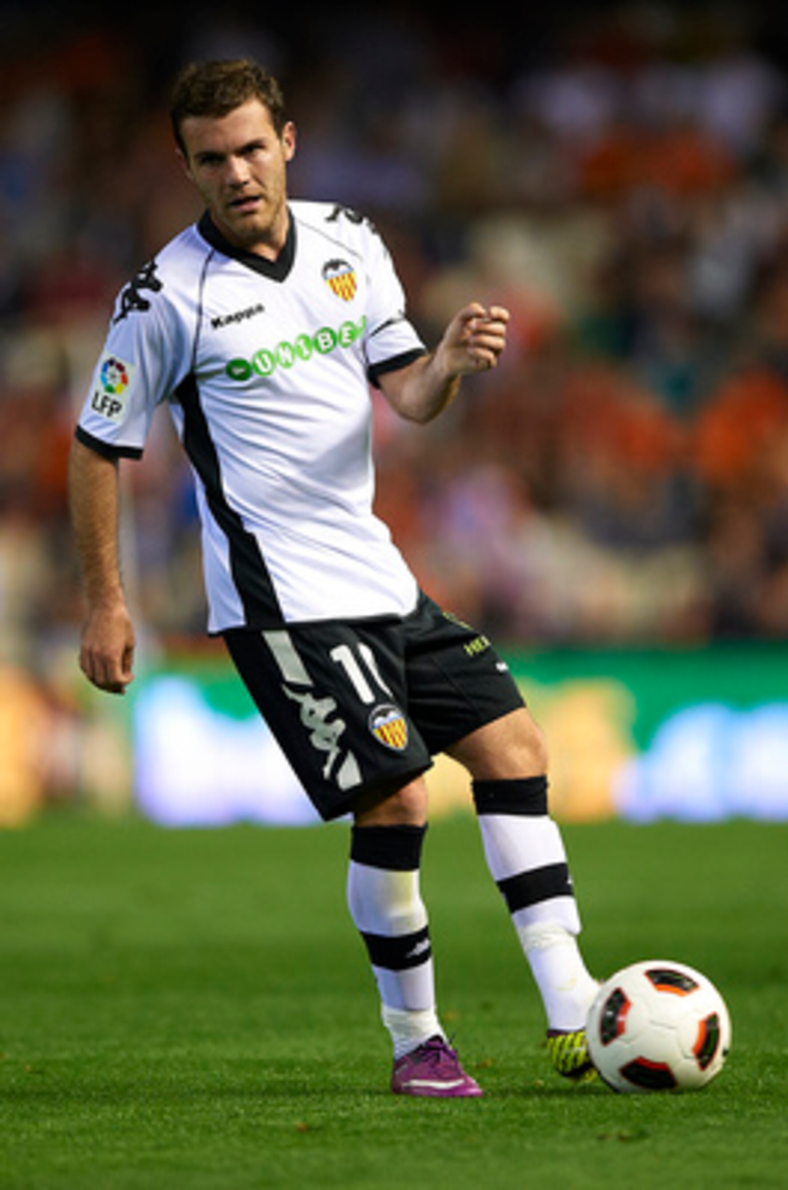 VALENCIA, SPAIN - APRIL 10:  Juan Mata of Valencia in action during the La Liga match between Valencia and Villarreal at Estadio Mestalla on April 10, 2011 in Valencia, Spain.  Valencia won 5-0.  (Photo by Manuel Queimadelos Alonso/Getty Images)
