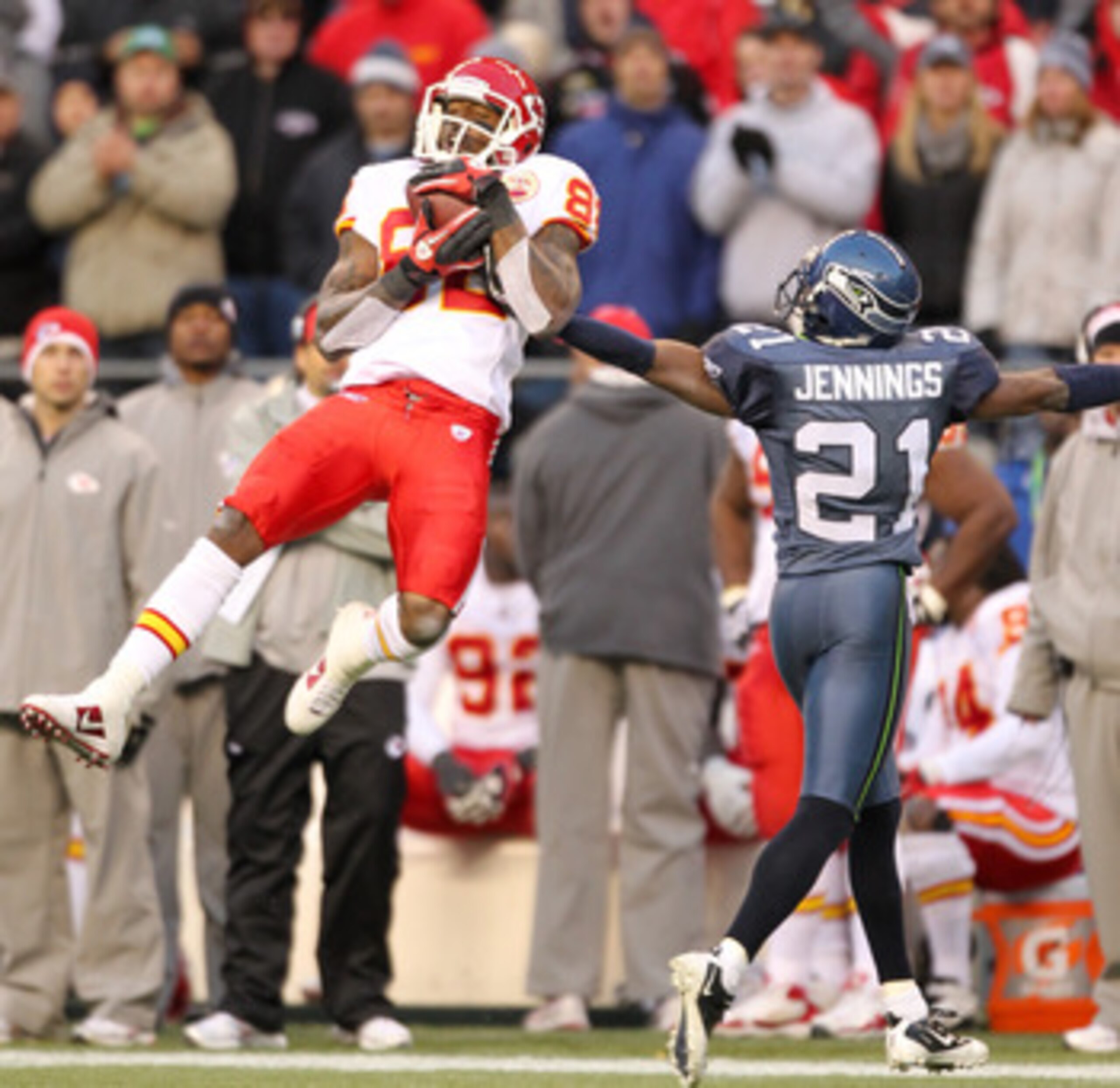 SEATTLE, WA - NOVEMBER 28: Wide receiver Dwayne Bowe #82 of the Kansas City Chiefs makes a catch for a first down with under six minutes to go against Kelly Jennings #21 of the Seattle Seahawks at Qwest Field on November 28, 2010 in Seattle, Washington. SEATTLE, WA - NOVEMBER 28: Wide receiver Dwayne Bowe #82 of the Kansas City Chiefs makes a catch for a first down with under six minutes to go against Kelly Jennings #21 of the Seattle Seahawks at Qwest Field on November 28, 2010 in Seattle, Washington.