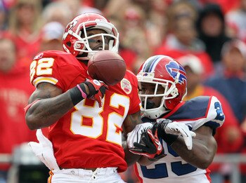 KANSAS CITY, MO - OCTOBER 31:  Drayton Florence #29 of the Buffalo Bills breaks up a pass intended for Dwayne Bowe #82 of the Kansas City Chiefs during the game on October 31, 2010  at Arrowhead Stadium in Kansas City, Missouri.  (Photo by Jamie Squire/Ge